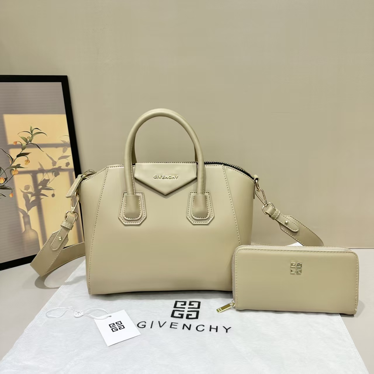 GIVENCHY 44.64$    CODE 404-7577-R gallery