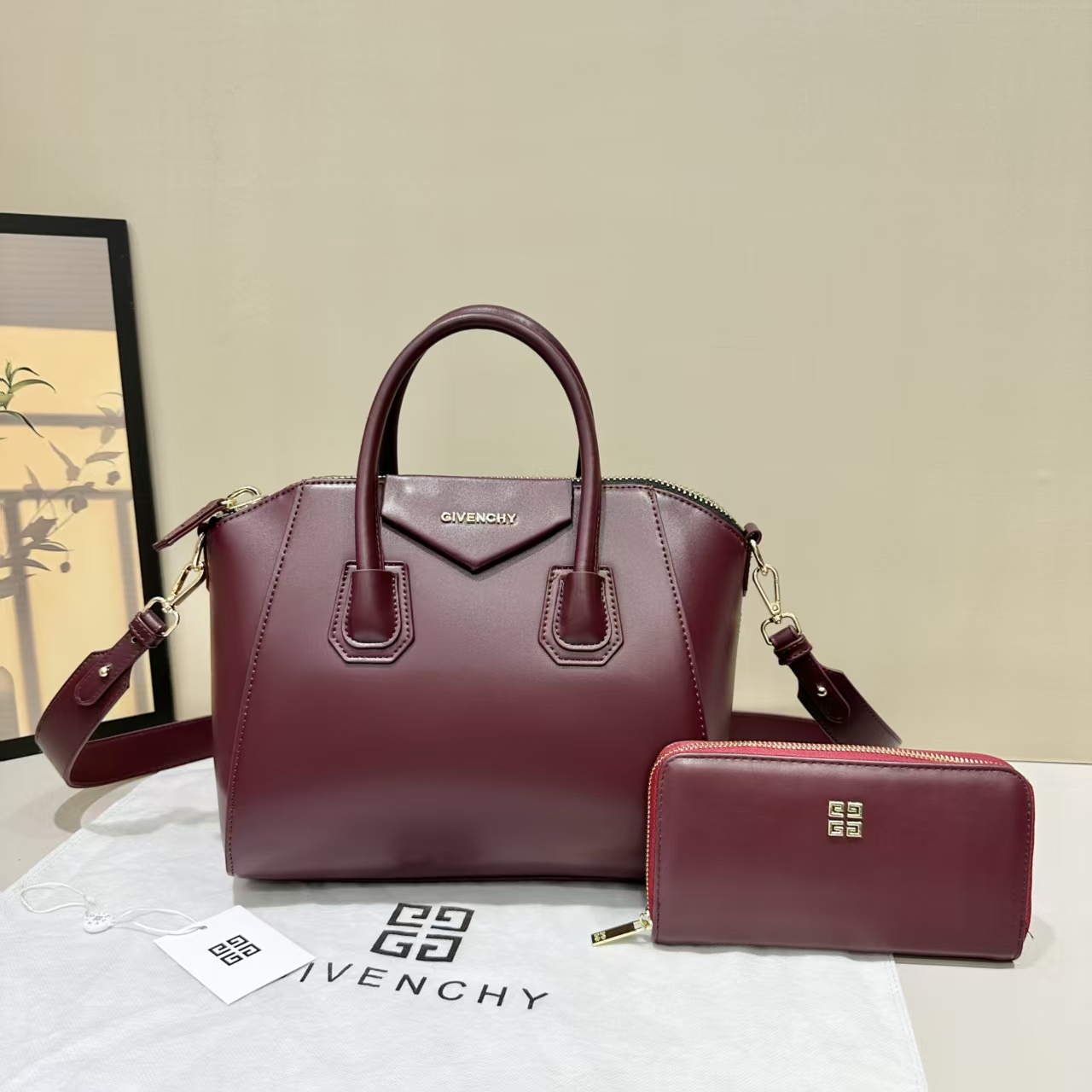 GIVENCHY 44.64$    CODE 404-7577-R gallery