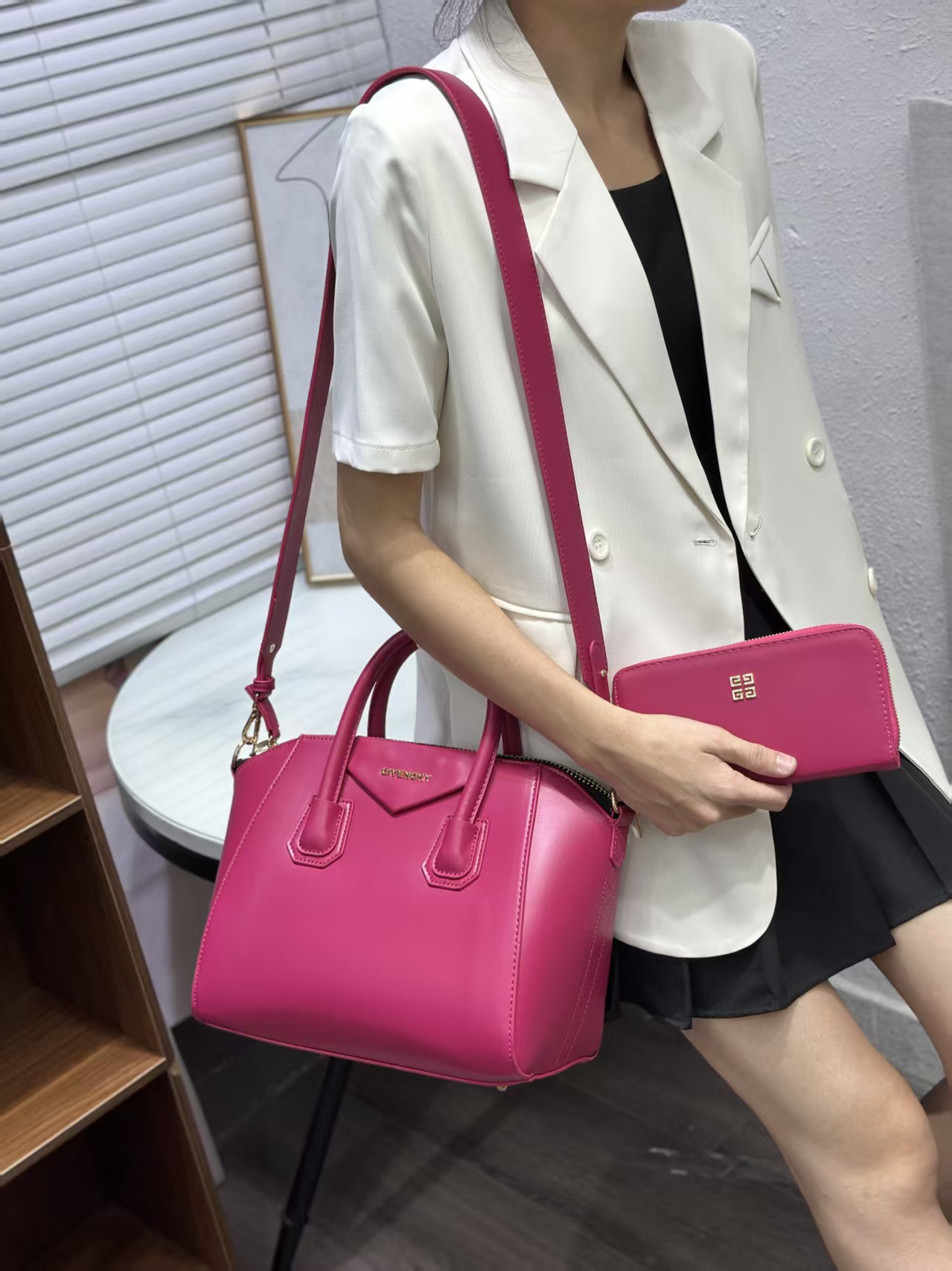 GIVENCHY 44.64$    CODE 404-7577-R gallery