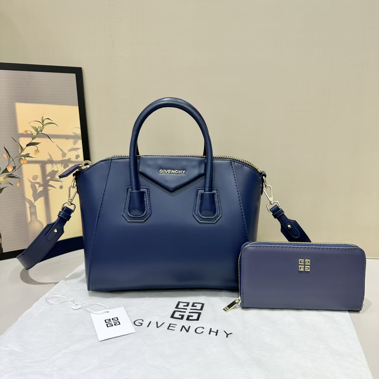 GIVENCHY 44.64$    CODE 404-7577-R gallery