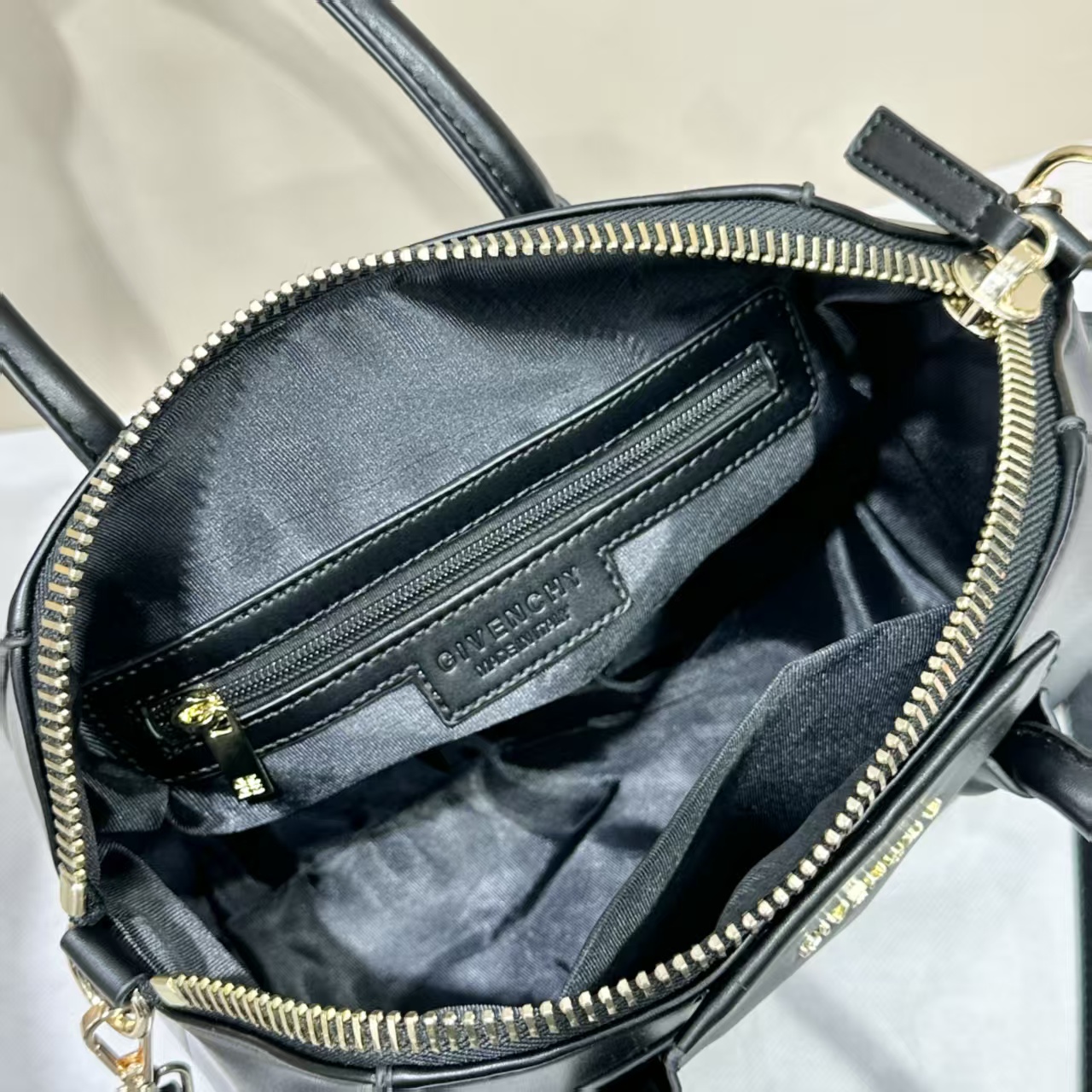 GIVENCHY 44.64$    CODE 404-7577-R gallery