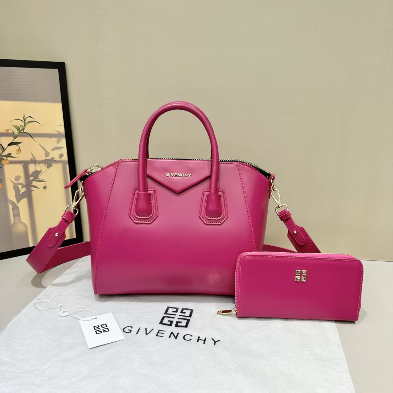 GIVENCHY 44.64$    CODE 404-7577-R gallery