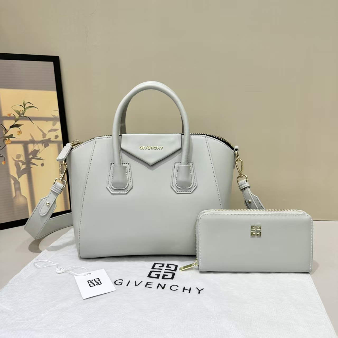 GIVENCHY 44.64$    CODE 404-7577-R gallery