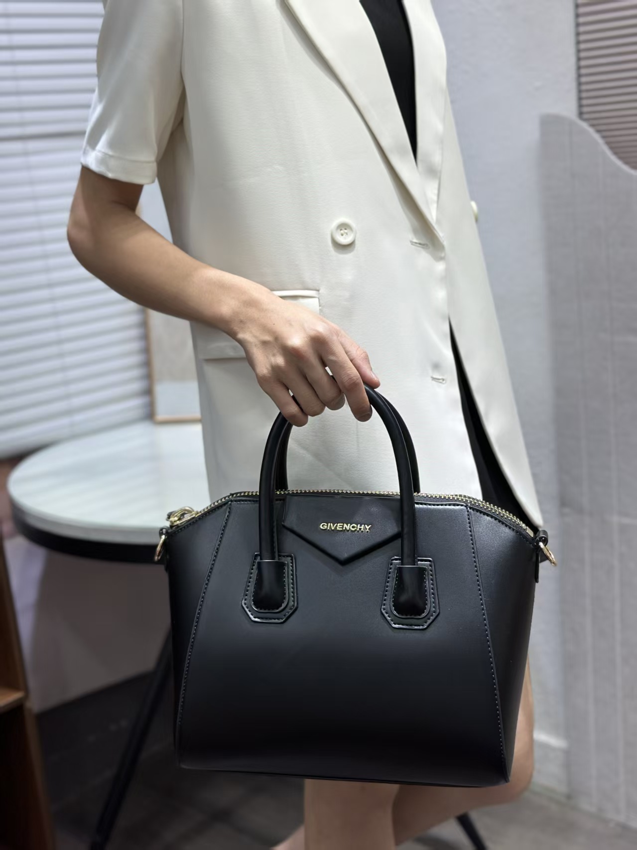 GIVENCHY 44.64$    CODE 404-7577-R gallery