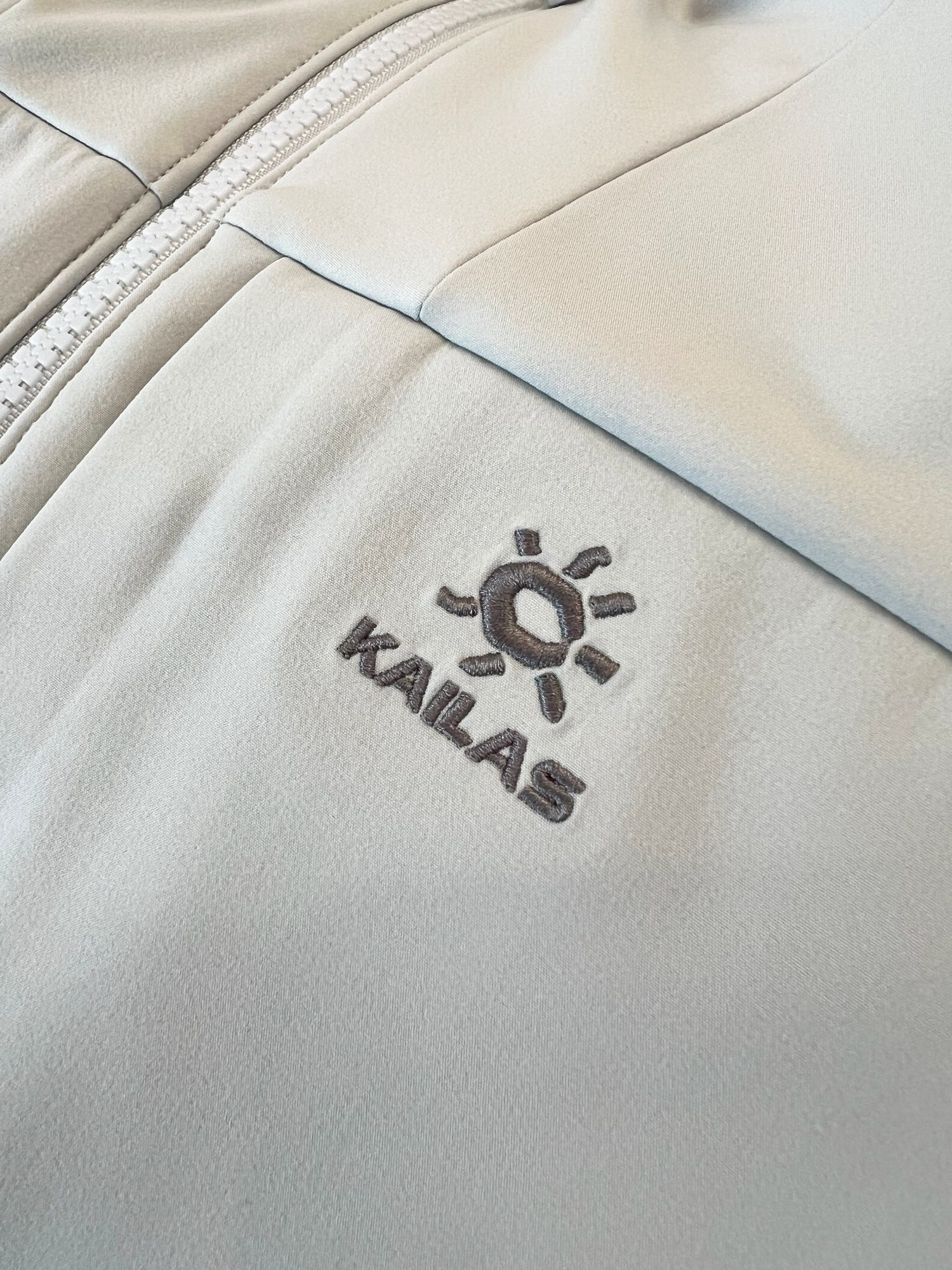 KAILAS  88.99$   code 420-7618-R gallery