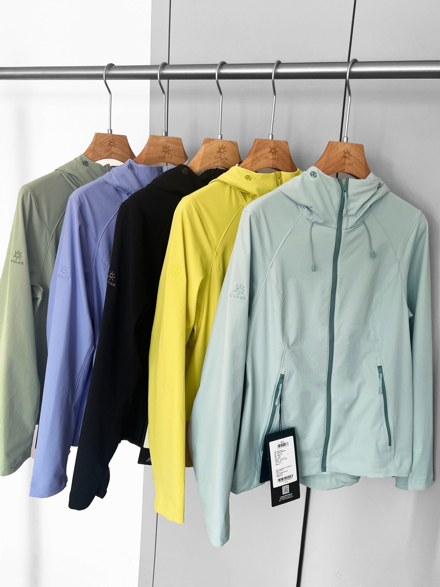 KAILAS 79.99$   code 420-7621-R gallery