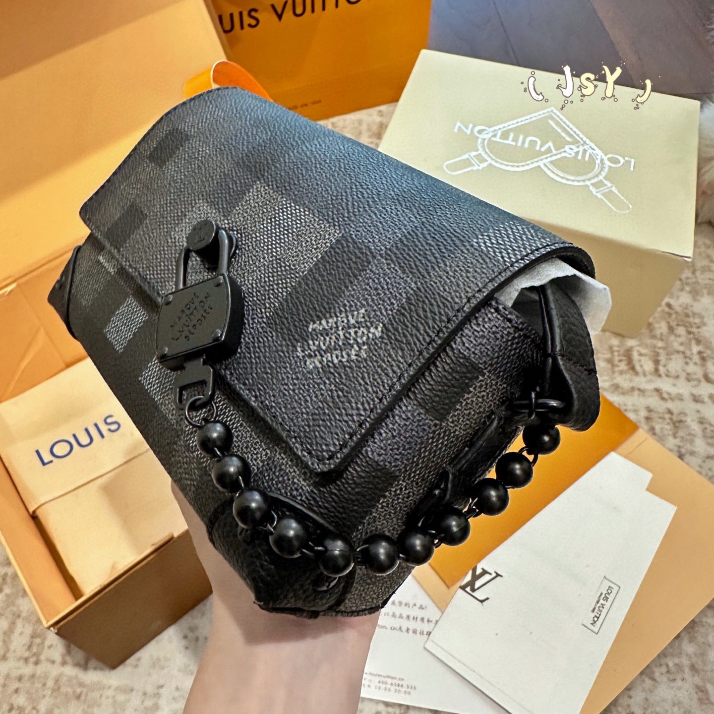 LV  68.66$  code 429-7590-R gallery