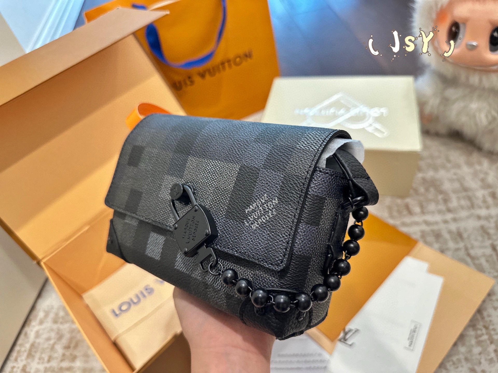 LV  68.66$  code 429-7590-R gallery
