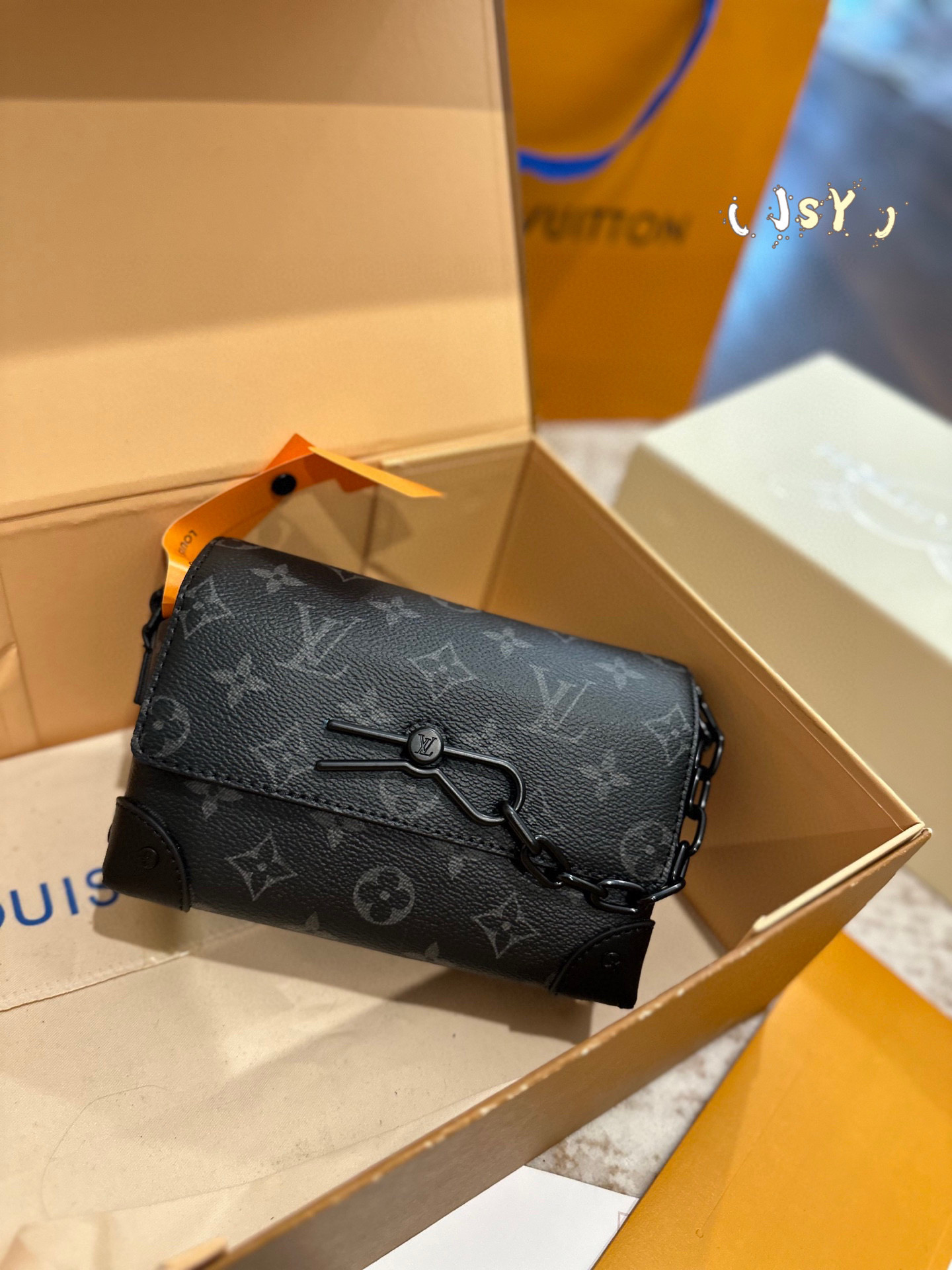 LV  68.66$  code 429-7590-R gallery