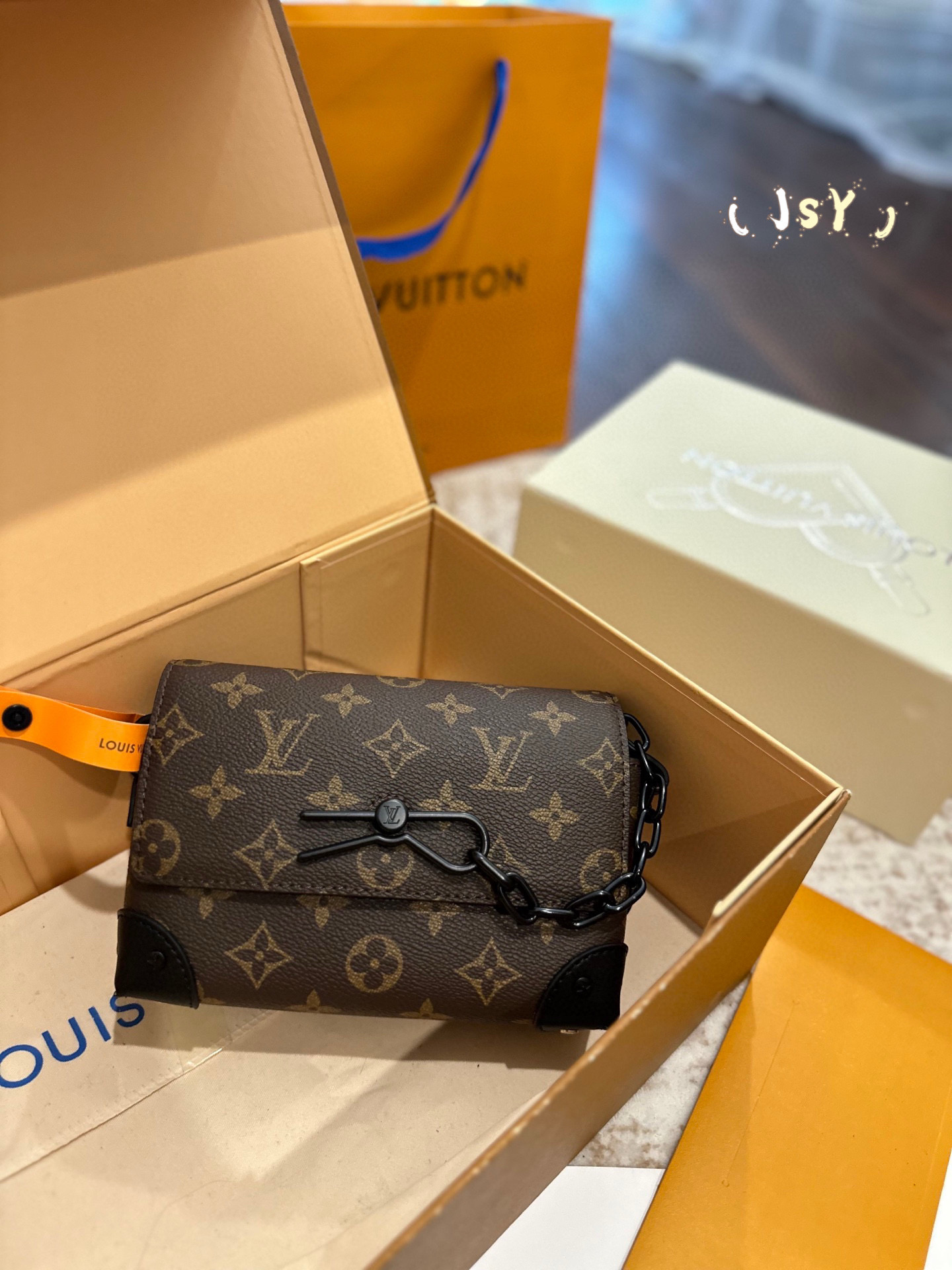 LV  68.66$  code 429-7590-R gallery