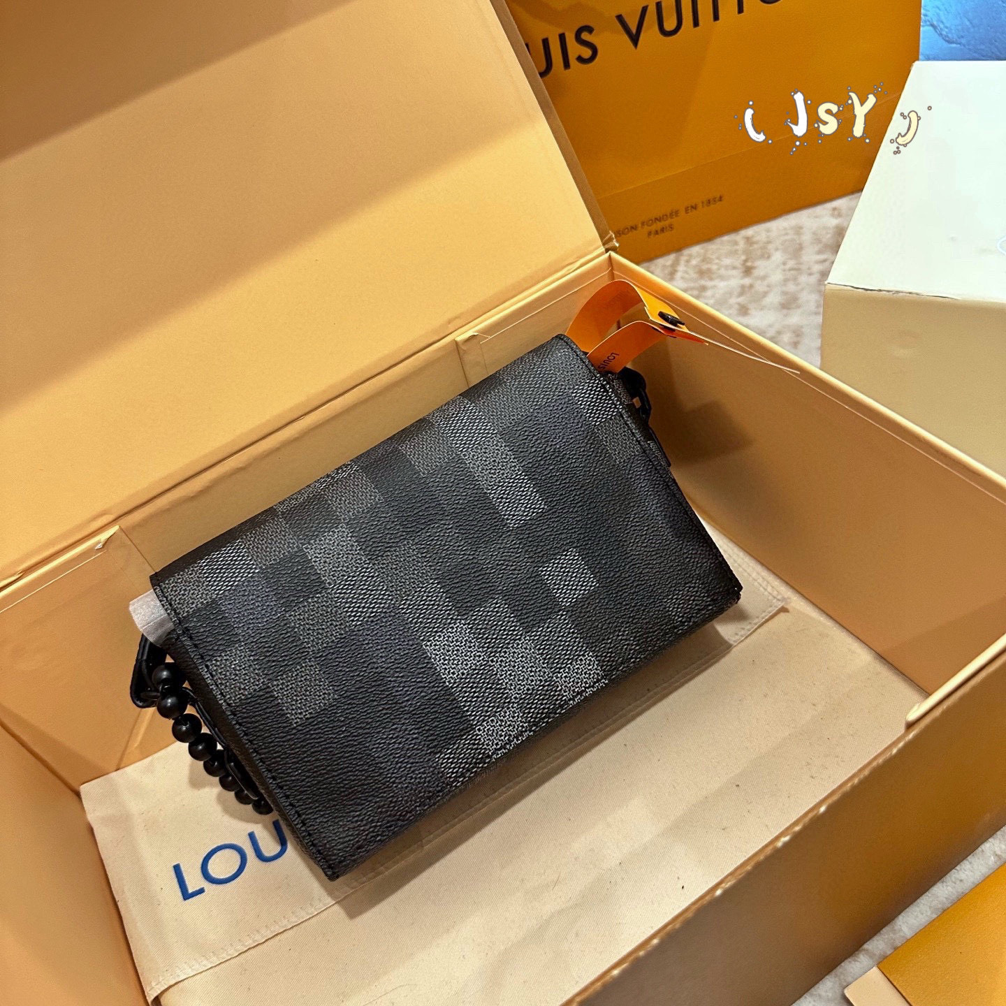 LV  68.66$  code 429-7590-R gallery