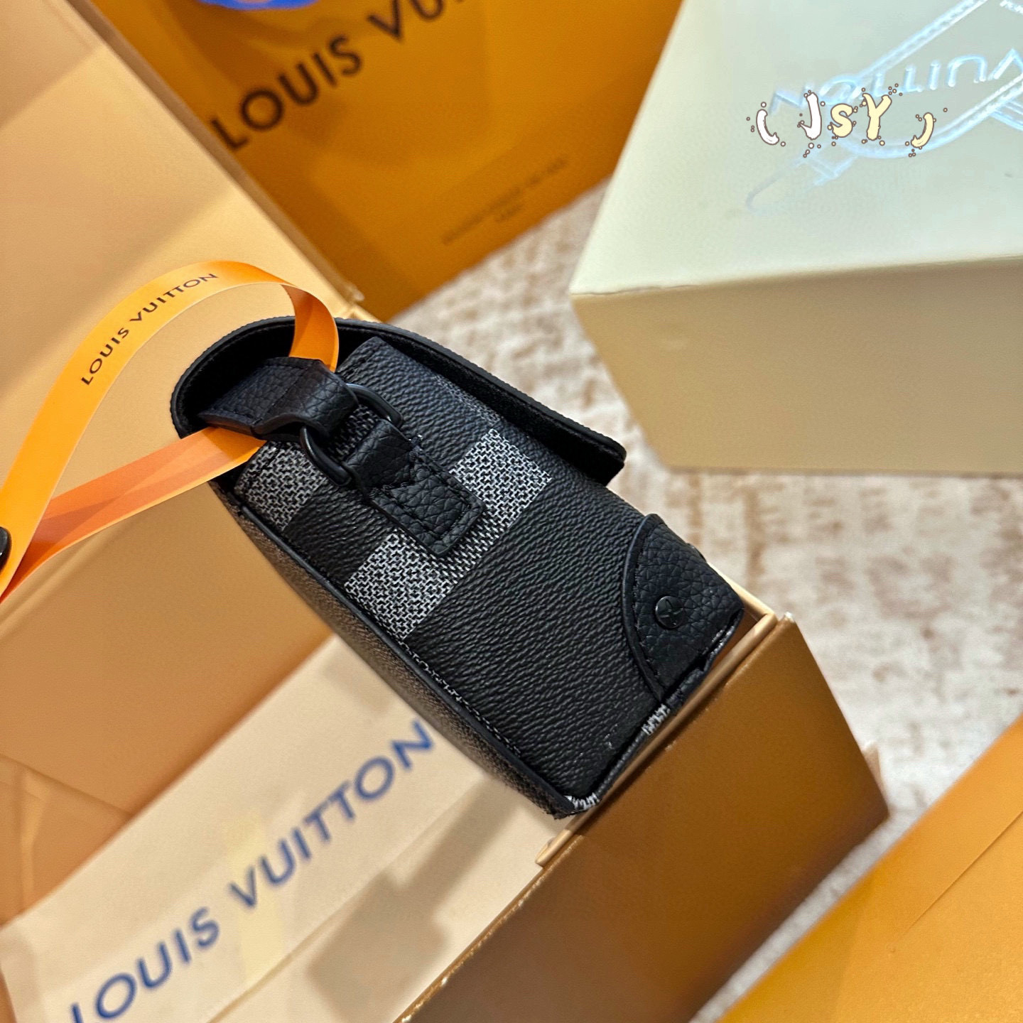 LV  68.66$  code 429-7590-R gallery