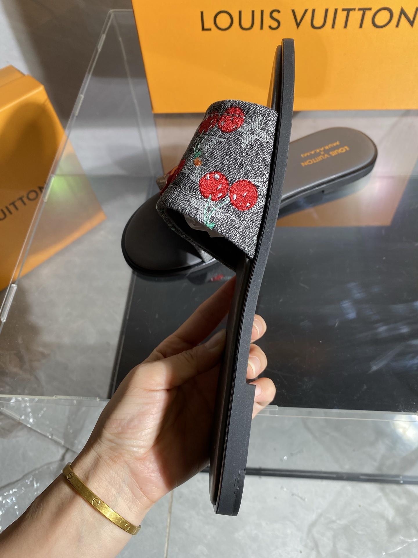 LV 39.99$  code 449-7657-R gallery