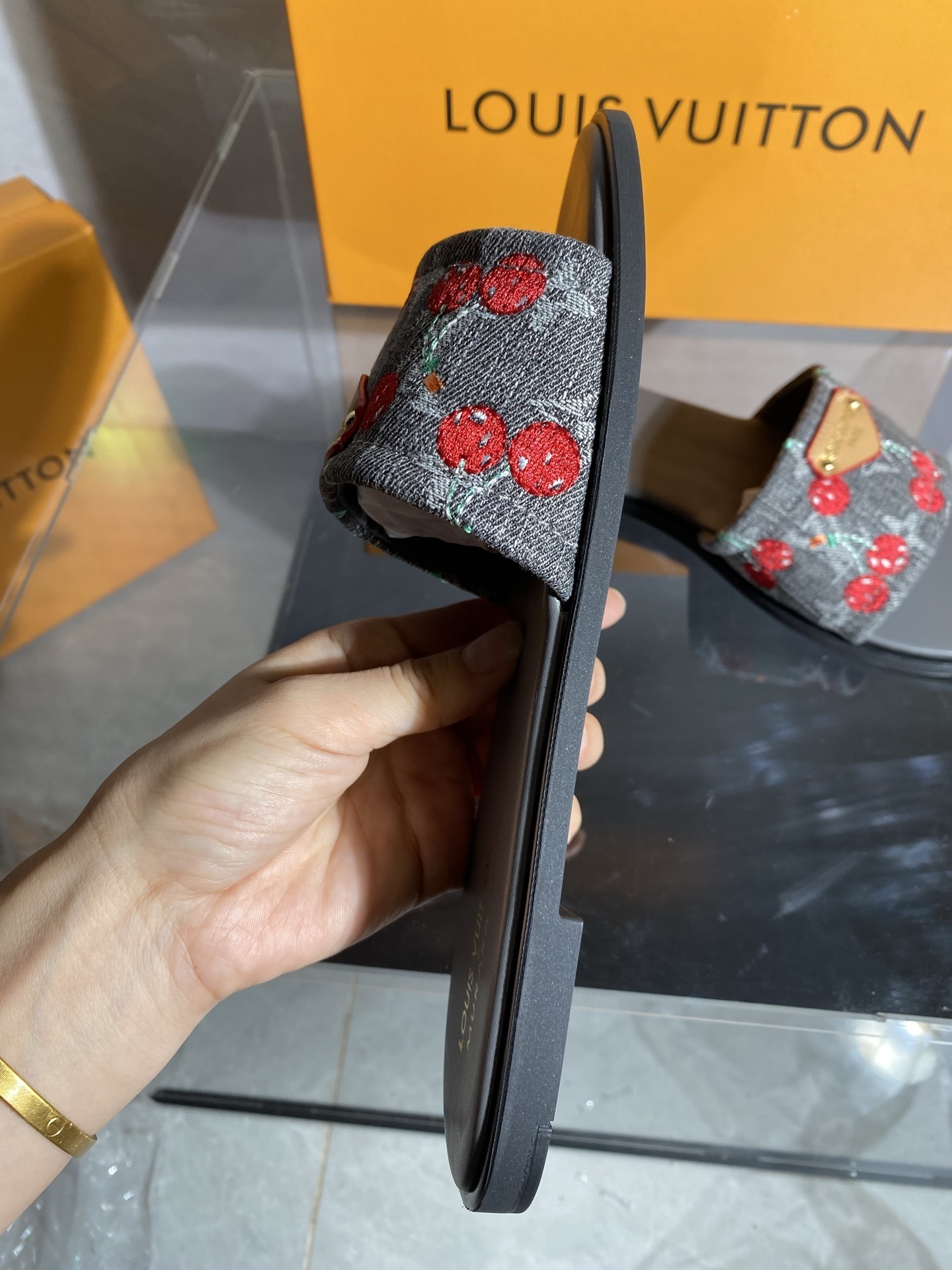 LV 39.99$  code 449-7657-R gallery