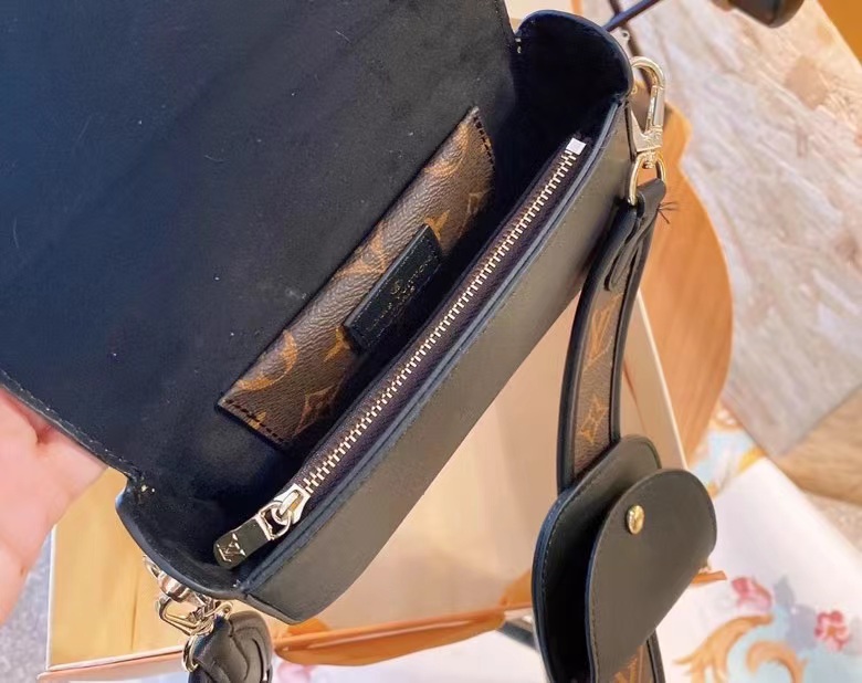 LV 47.71$-48.52$     code 472-7065-R gallery