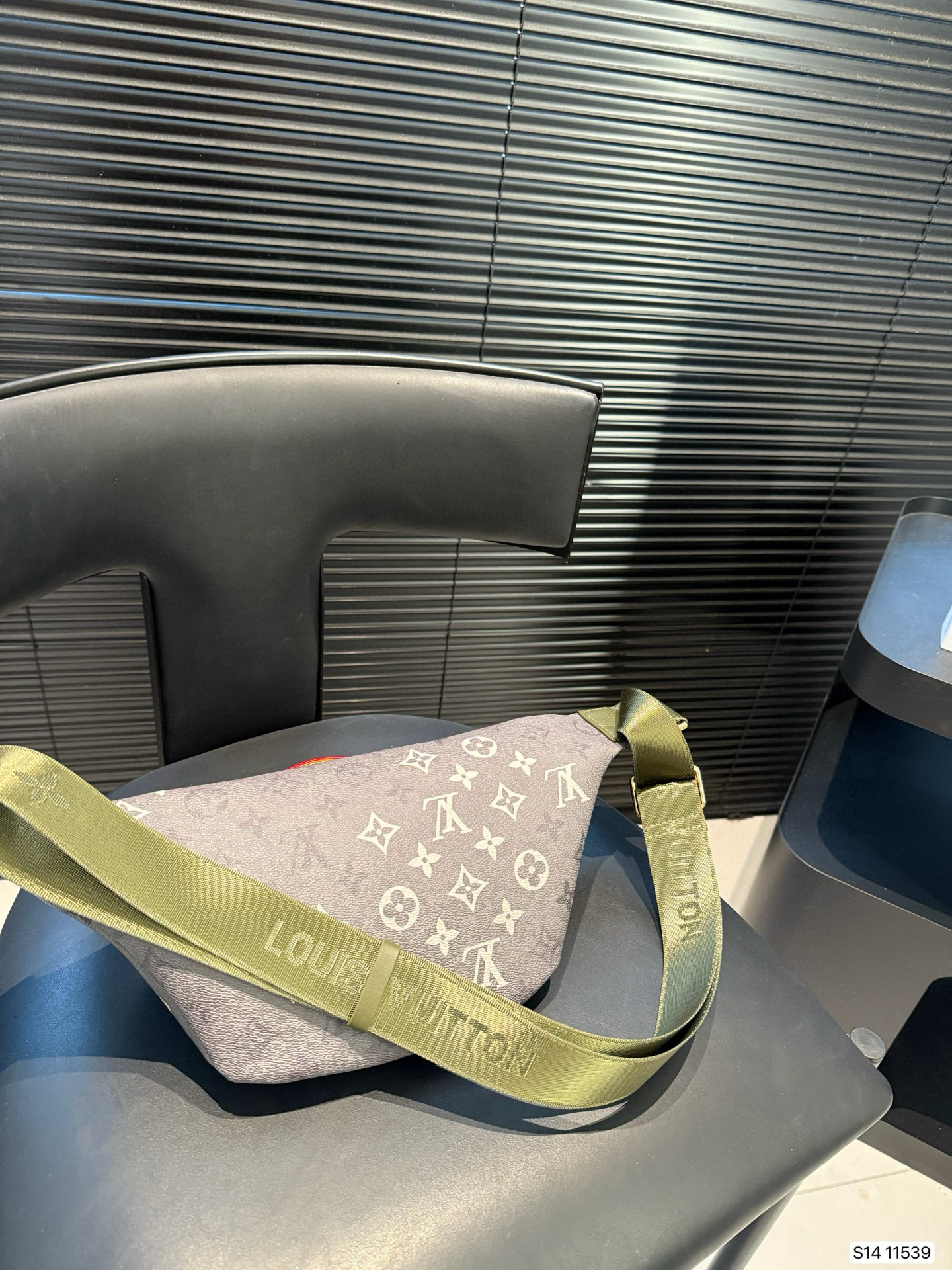 LV 54.99$  code 306-7596-R gallery