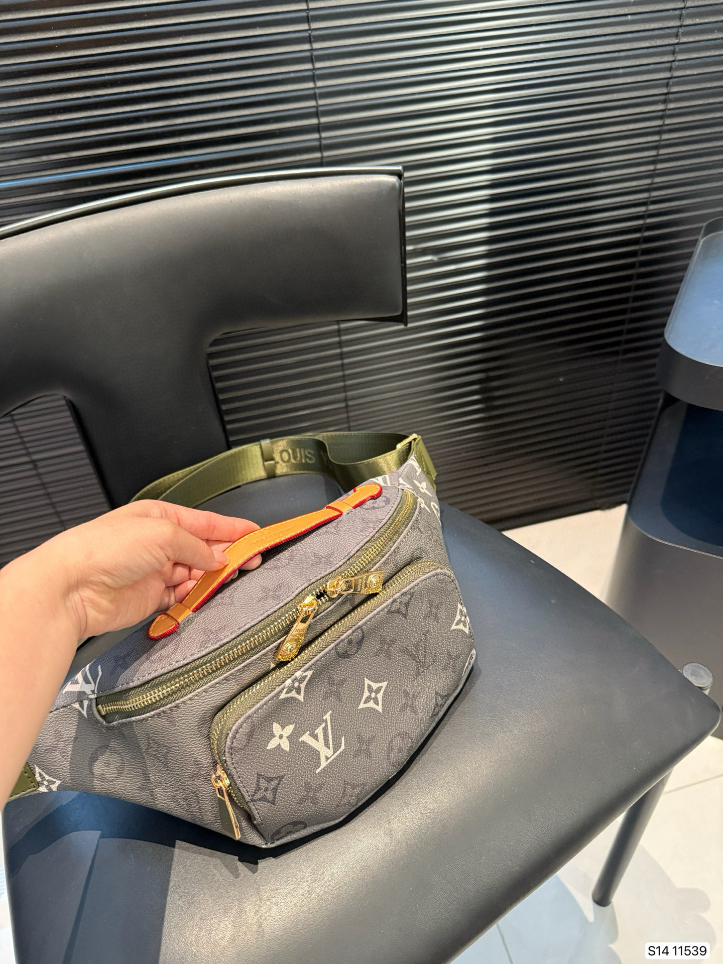 LV 54.99$  code 306-7596-R gallery