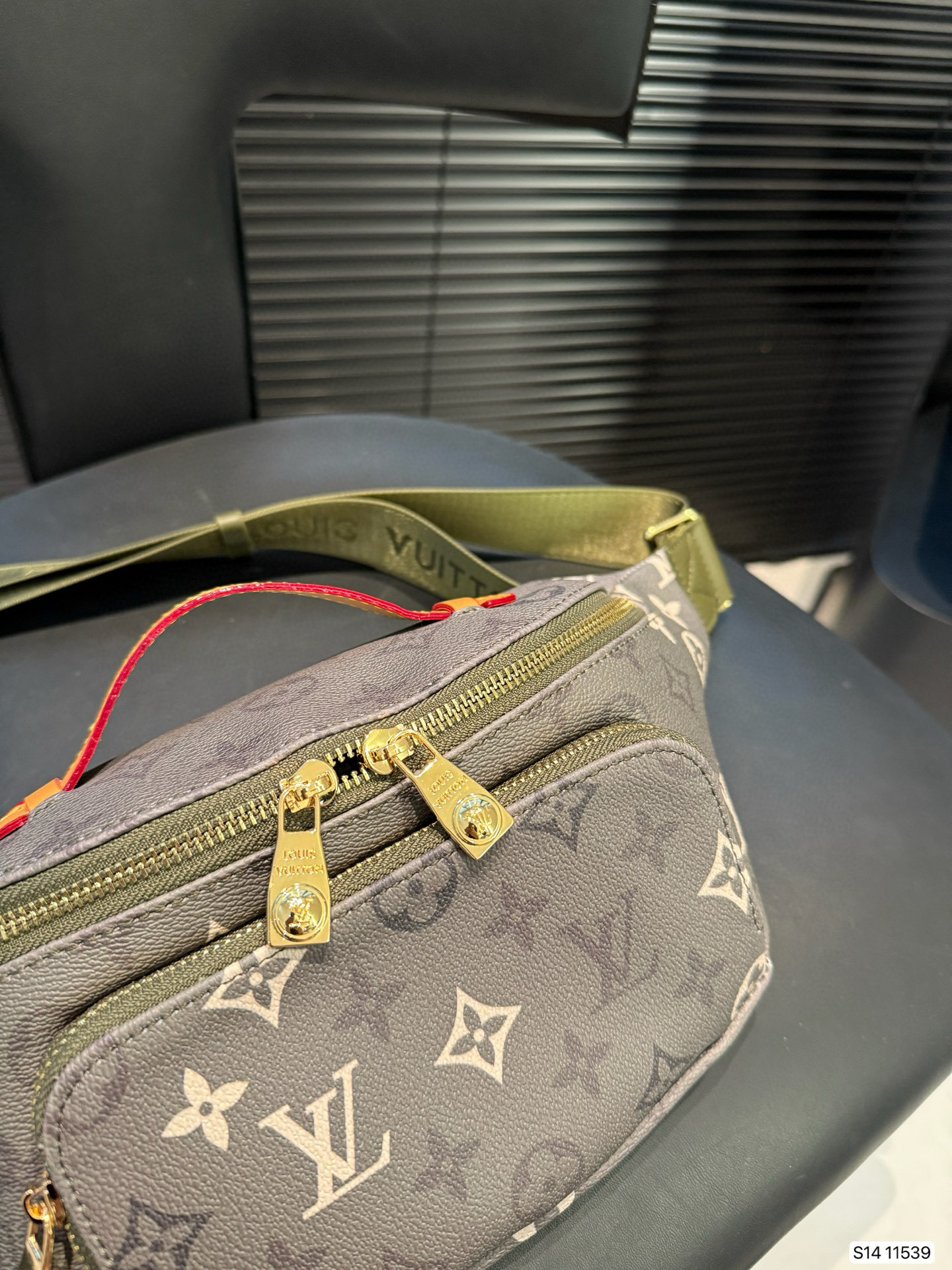 LV 54.99$  code 306-7596-R gallery