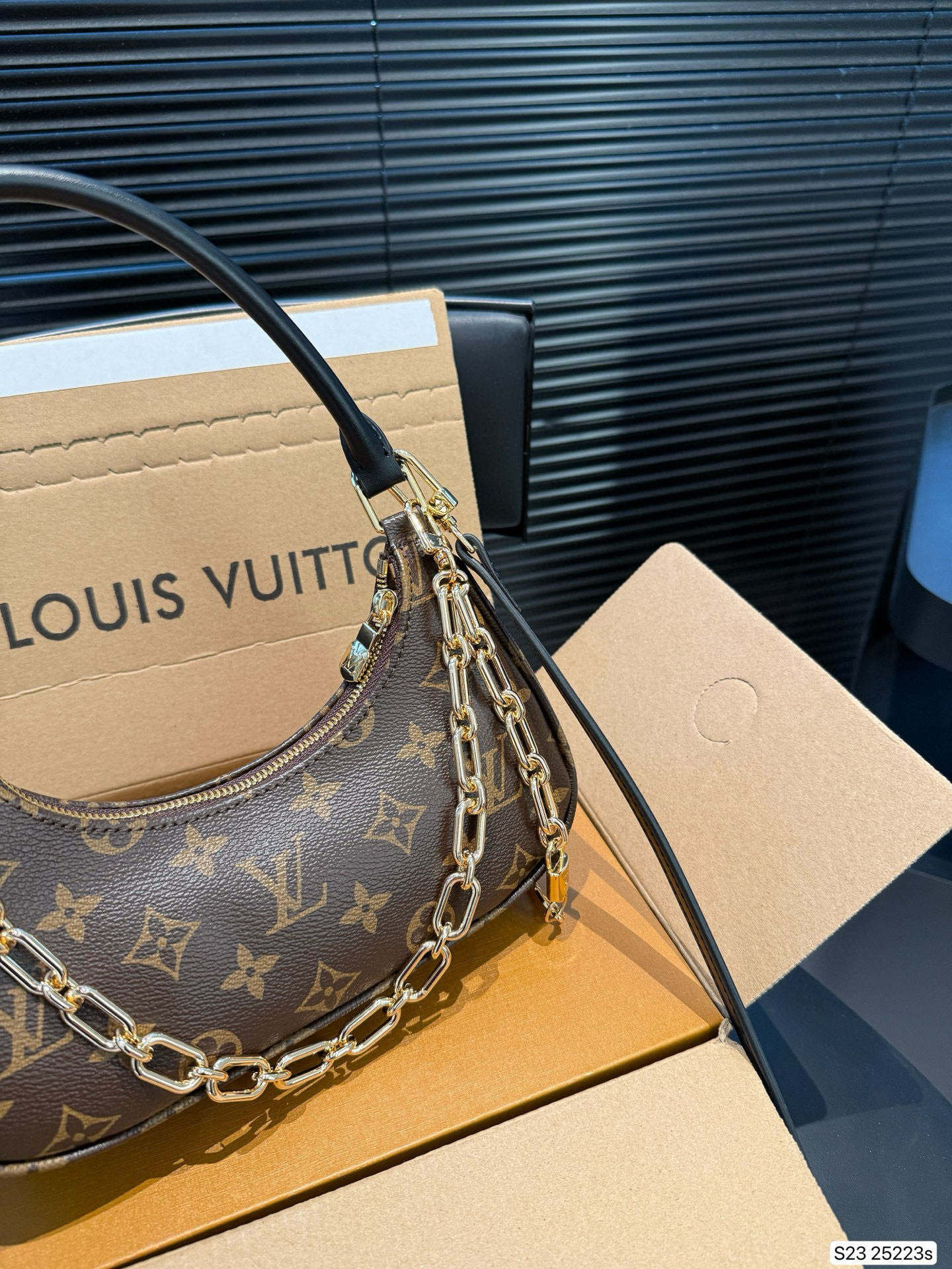 LV 69.99$  code 306-7598-R gallery
