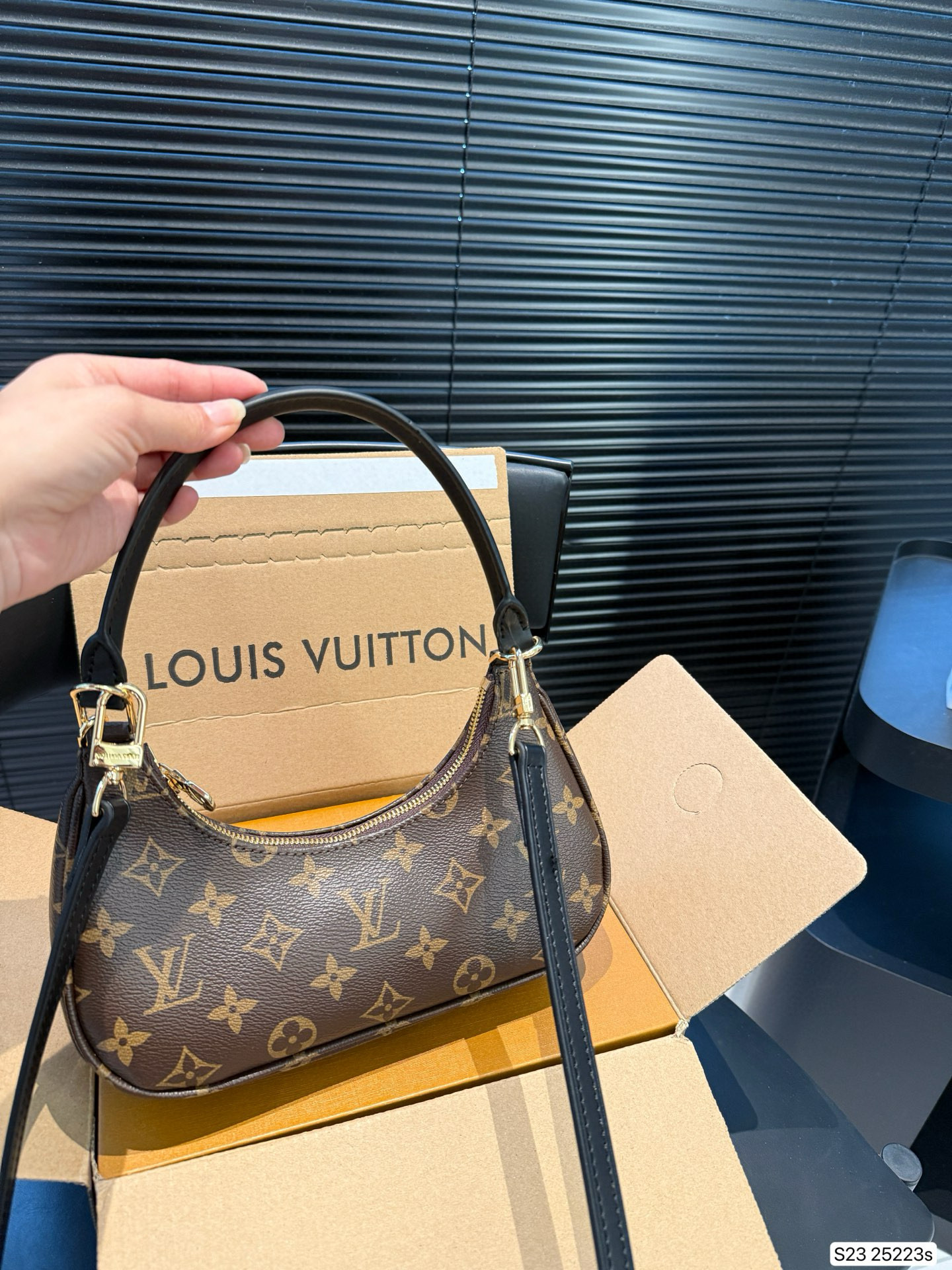 LV 69.99$  code 306-7598-R gallery