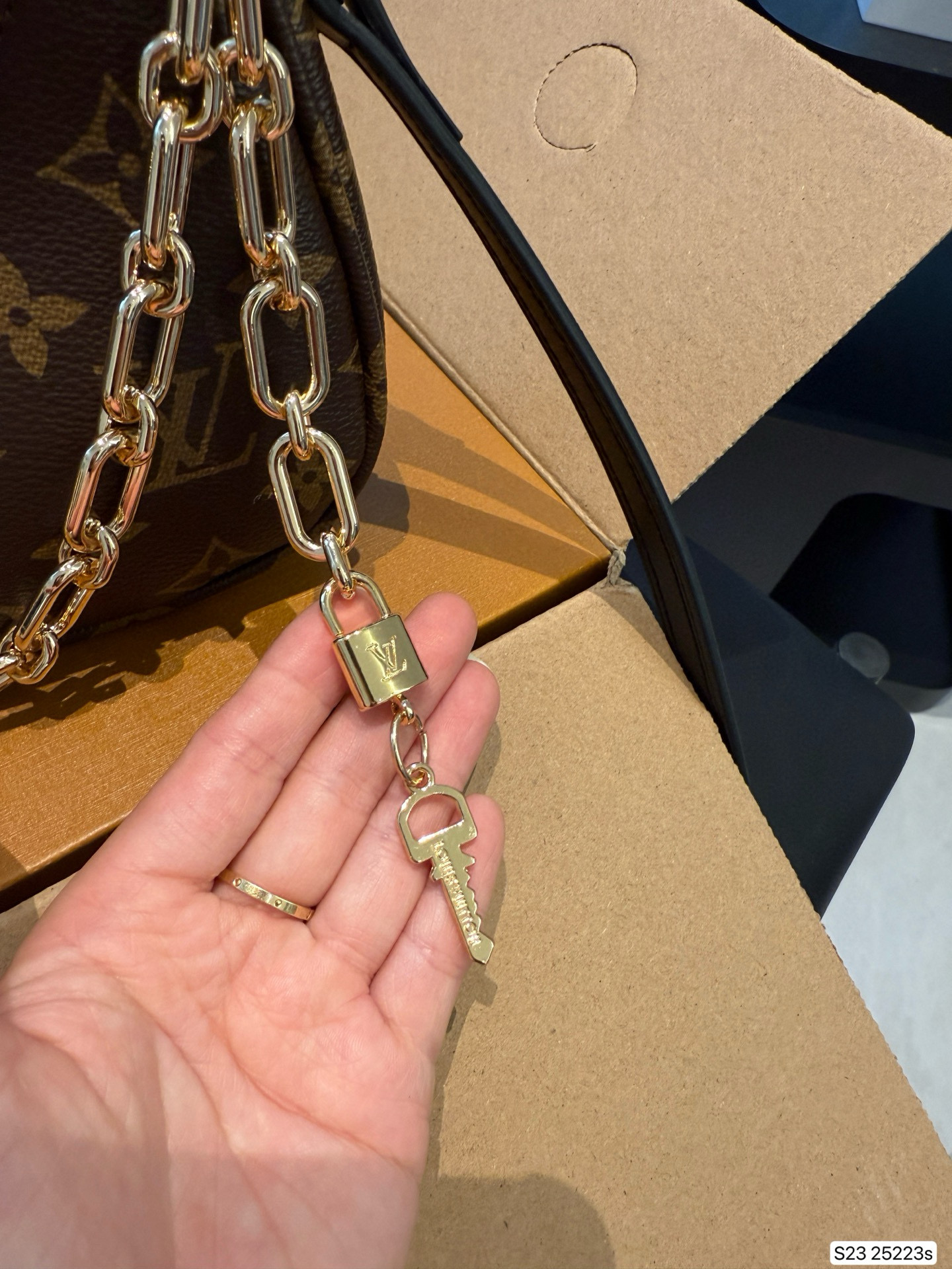 LV 69.99$  code 306-7598-R gallery