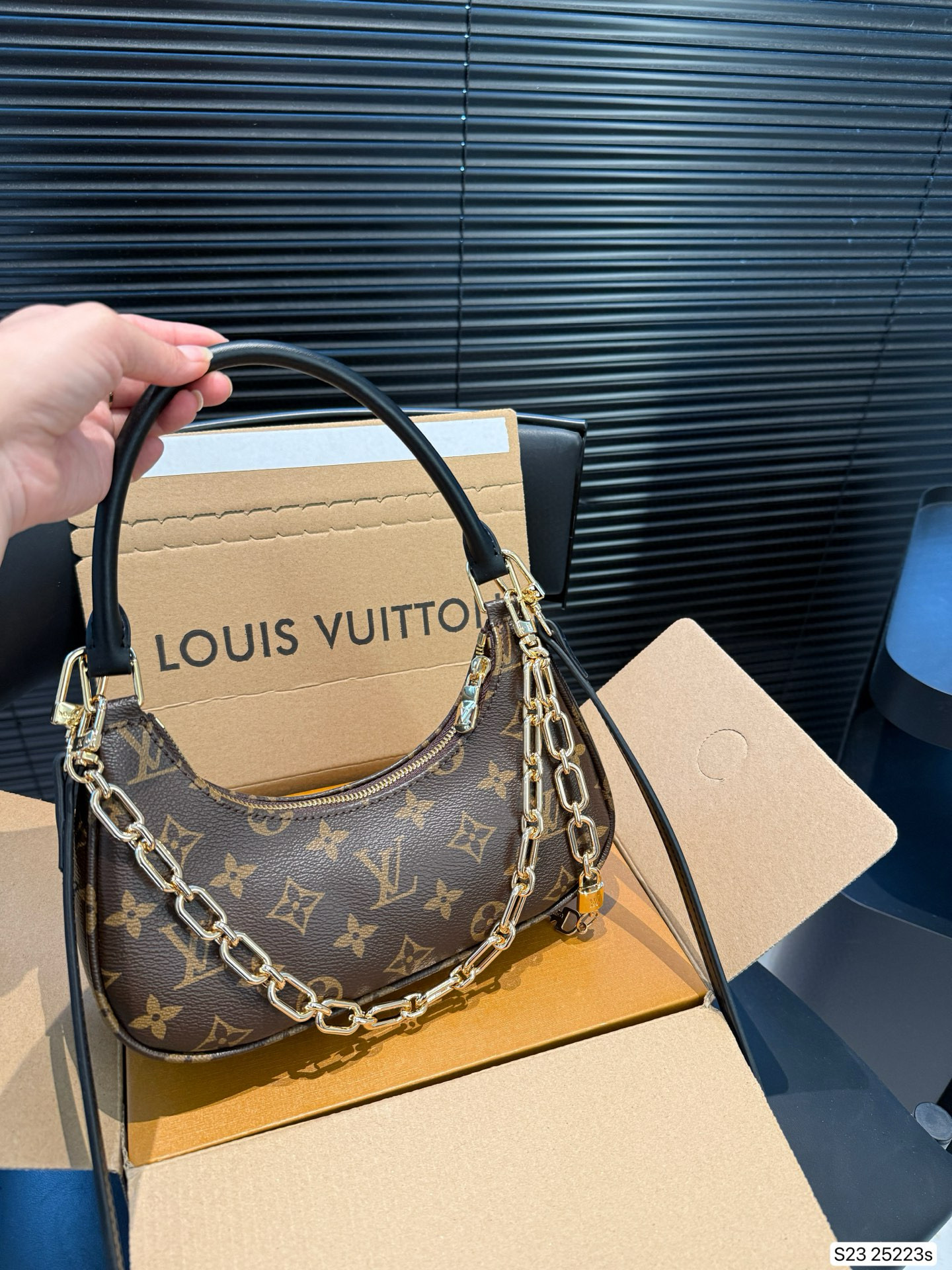 LV 69.99$  code 306-7598-R gallery