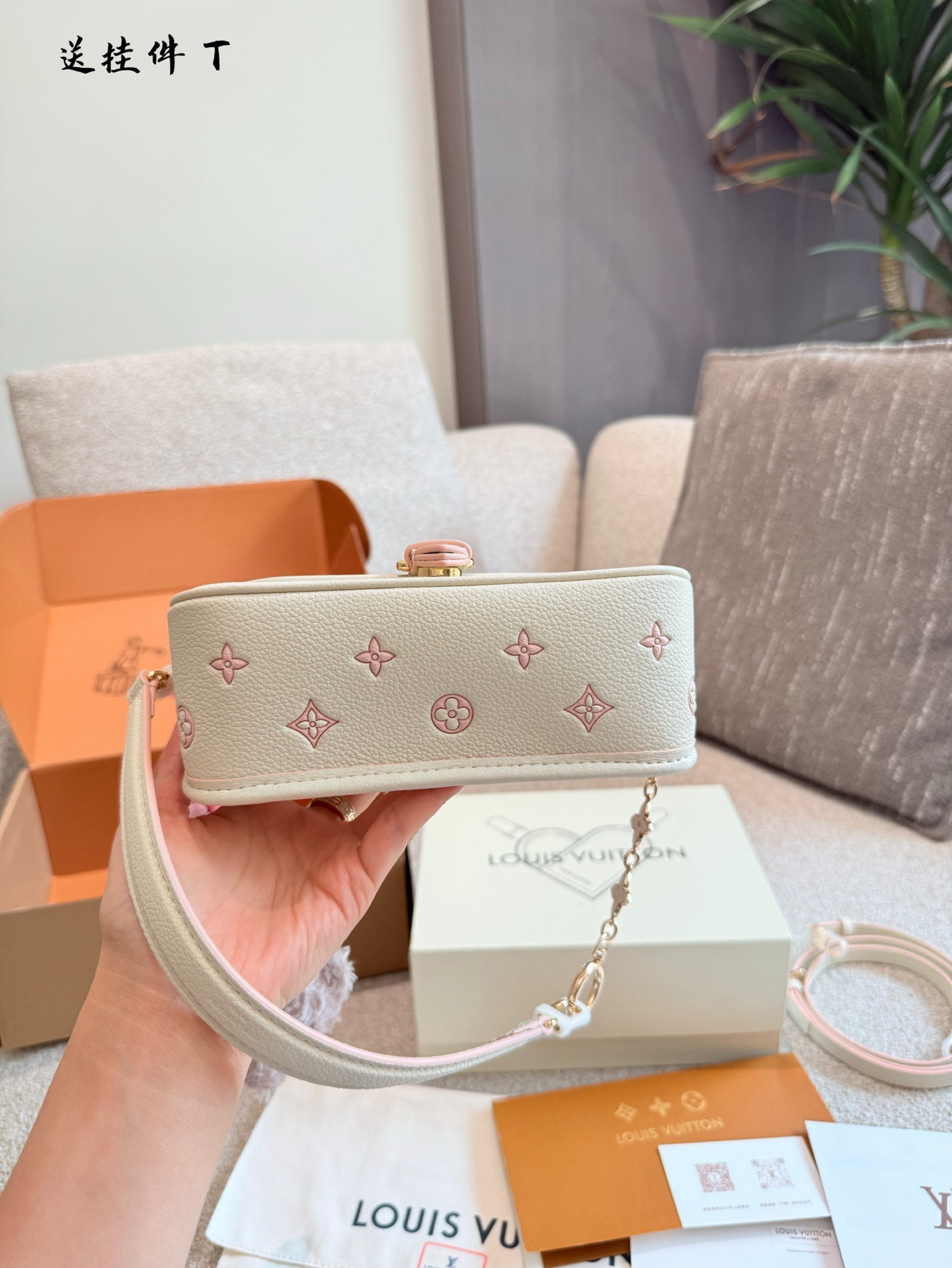 LV 84.99$  code 306-7490-R gallery