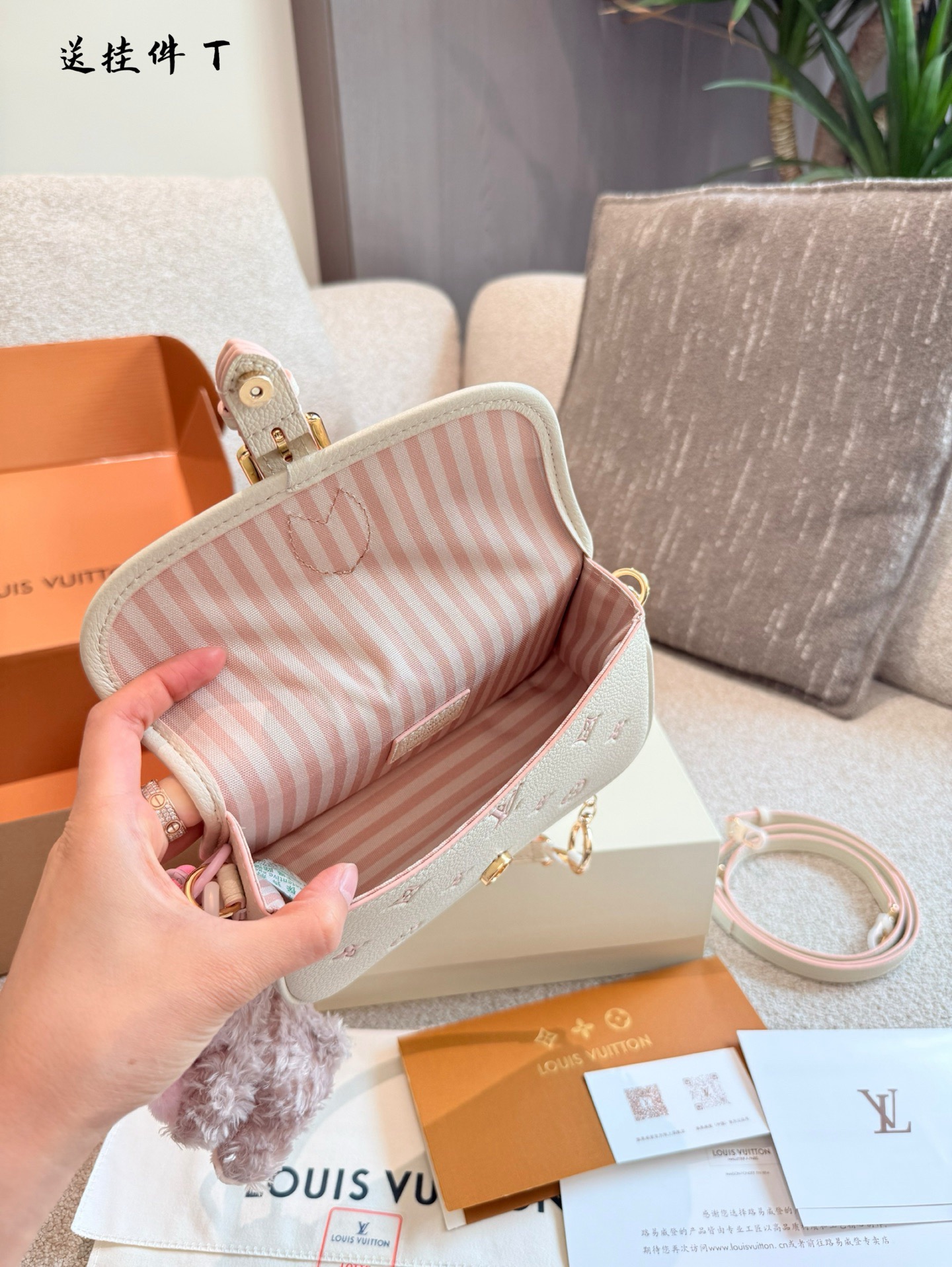 LV 84.99$  code 306-7490-R gallery