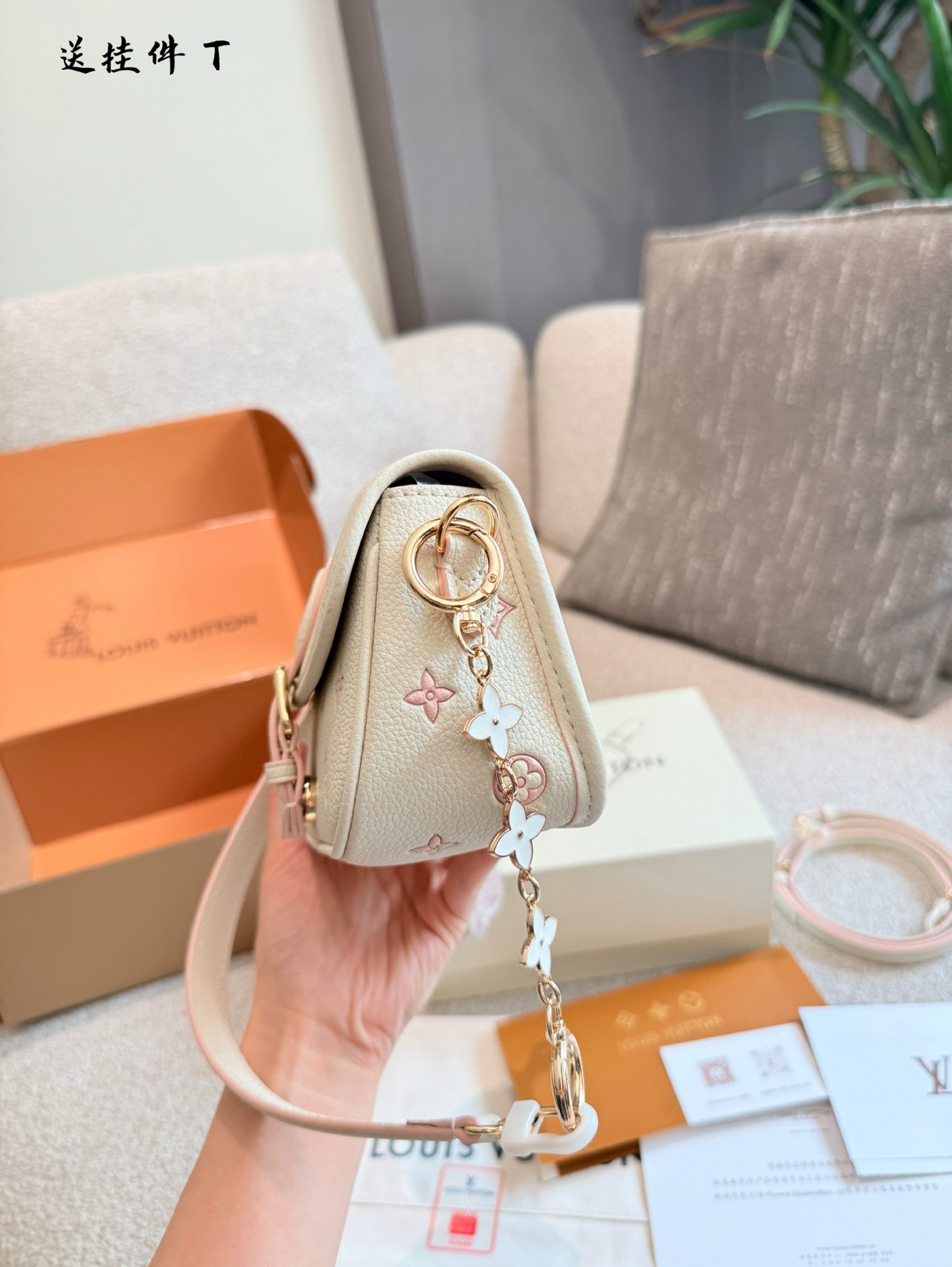 LV 84.99$  code 306-7490-R gallery