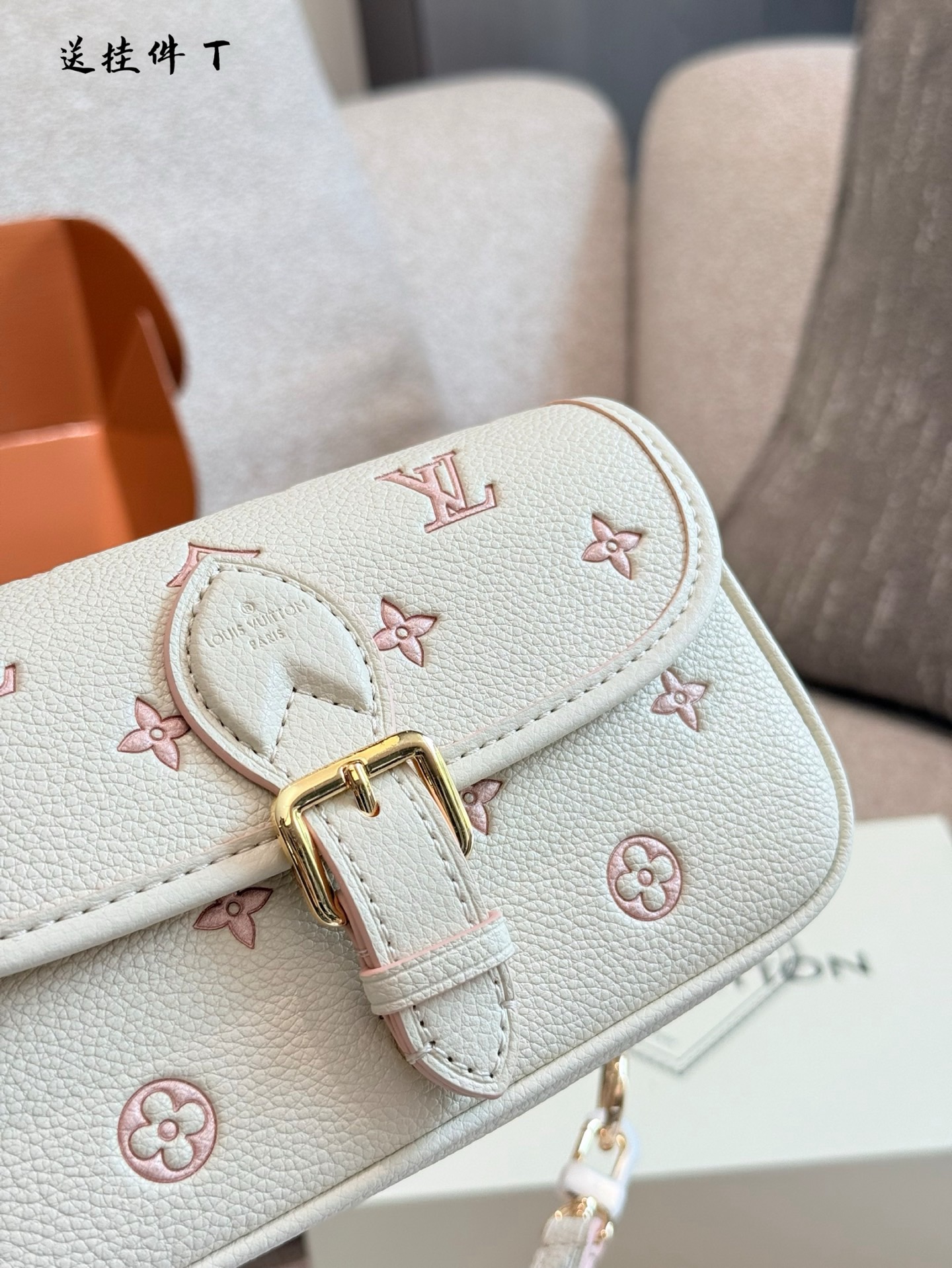 LV 84.99$  code 306-7490-R gallery