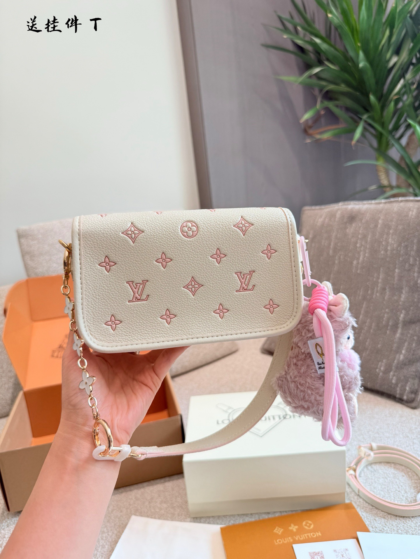 LV 84.99$  code 306-7490-R gallery