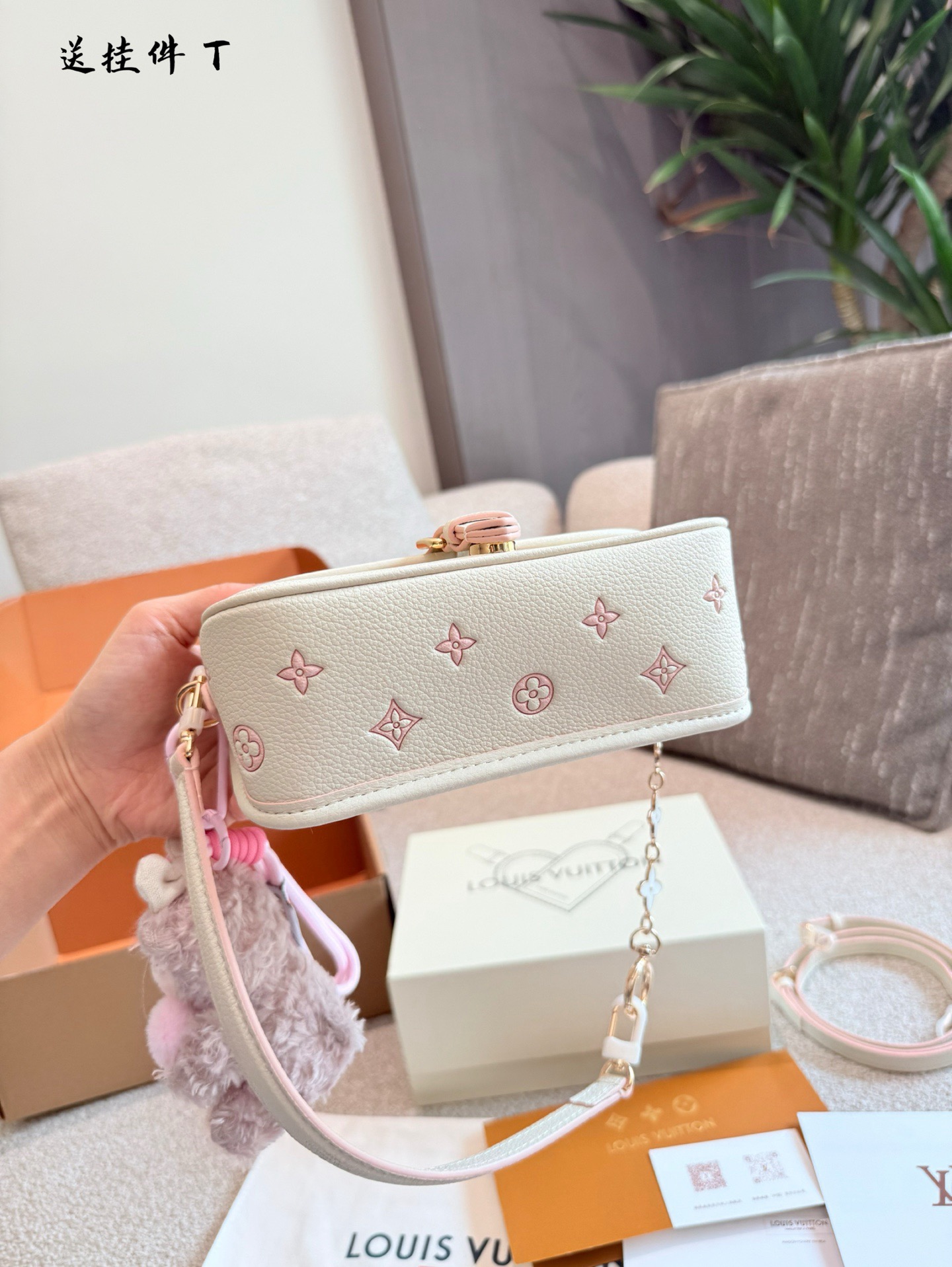 LV 84.99$  code 306-7490-R gallery