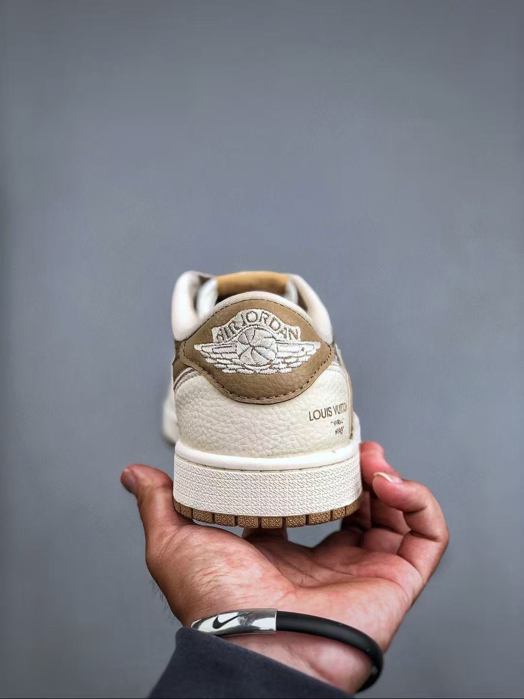 LV 96.01$     CODE 351-7653-R gallery