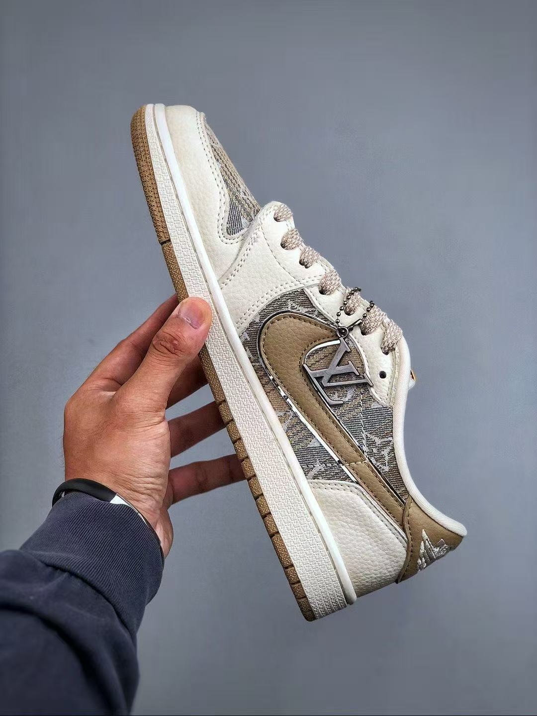 LV 96.01$     CODE 351-7653-R gallery