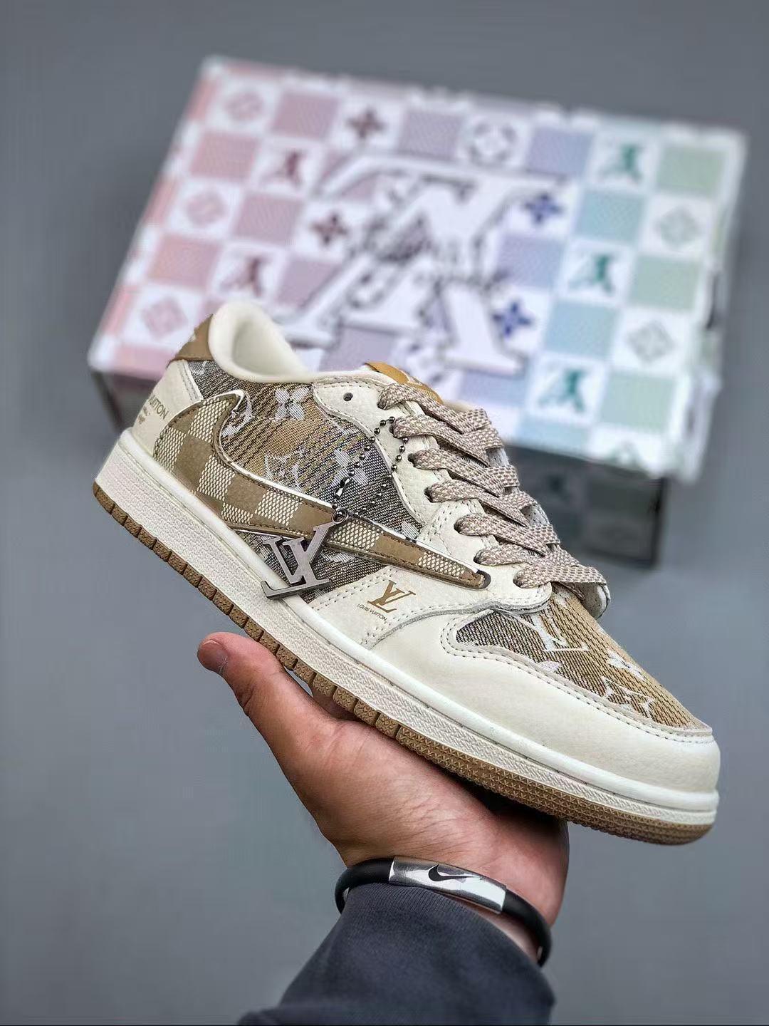LV 96.01$     CODE 351-7653-R gallery