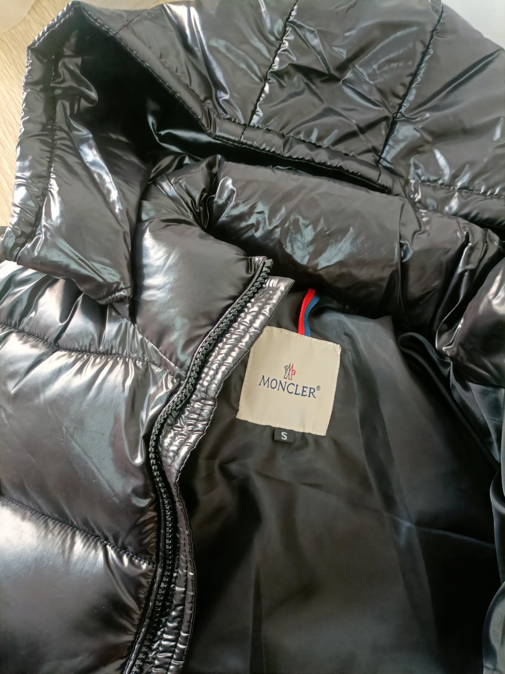 Moncler 49.99$   code 417-7638-R gallery