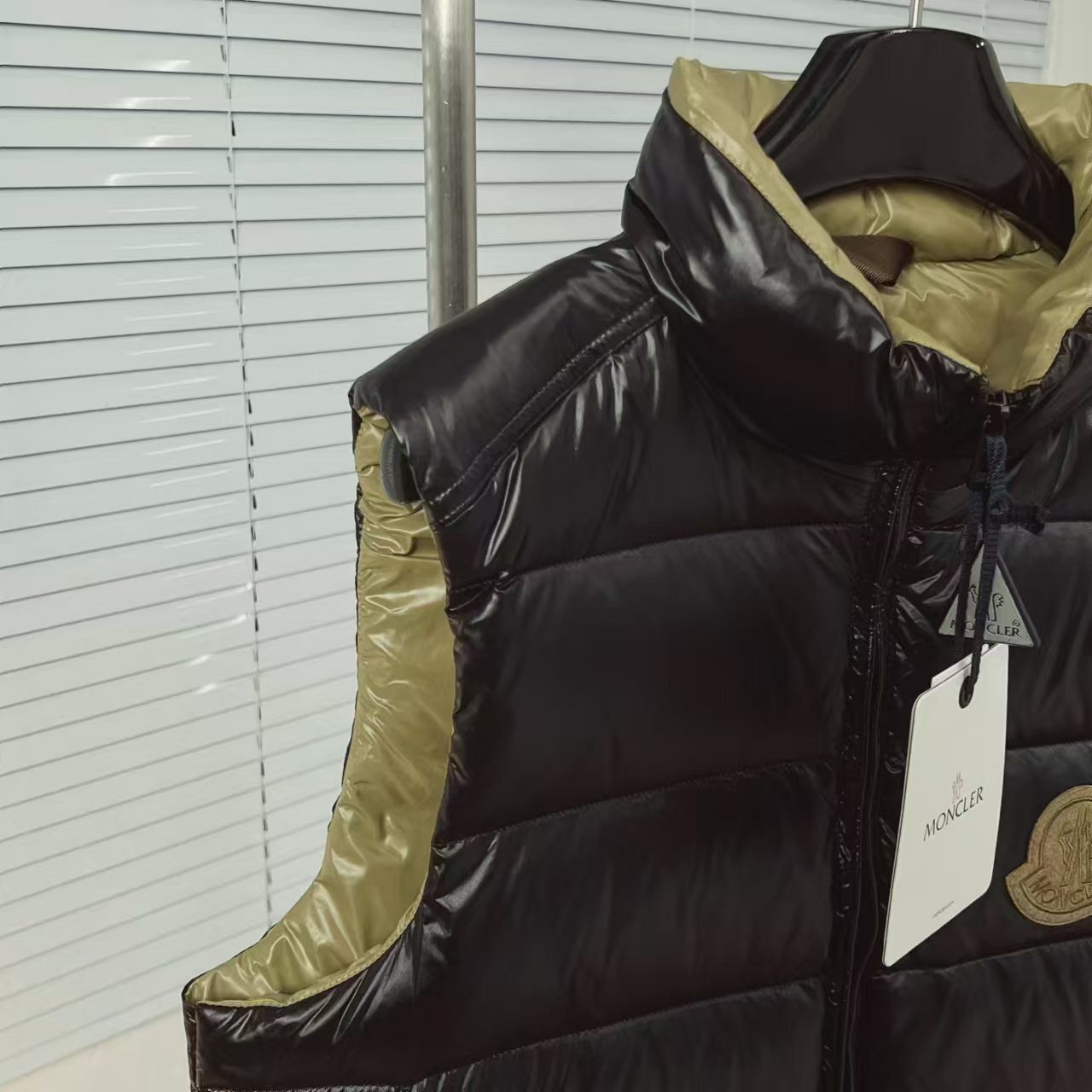 Moncler 65.99$   code 420-7634-R gallery