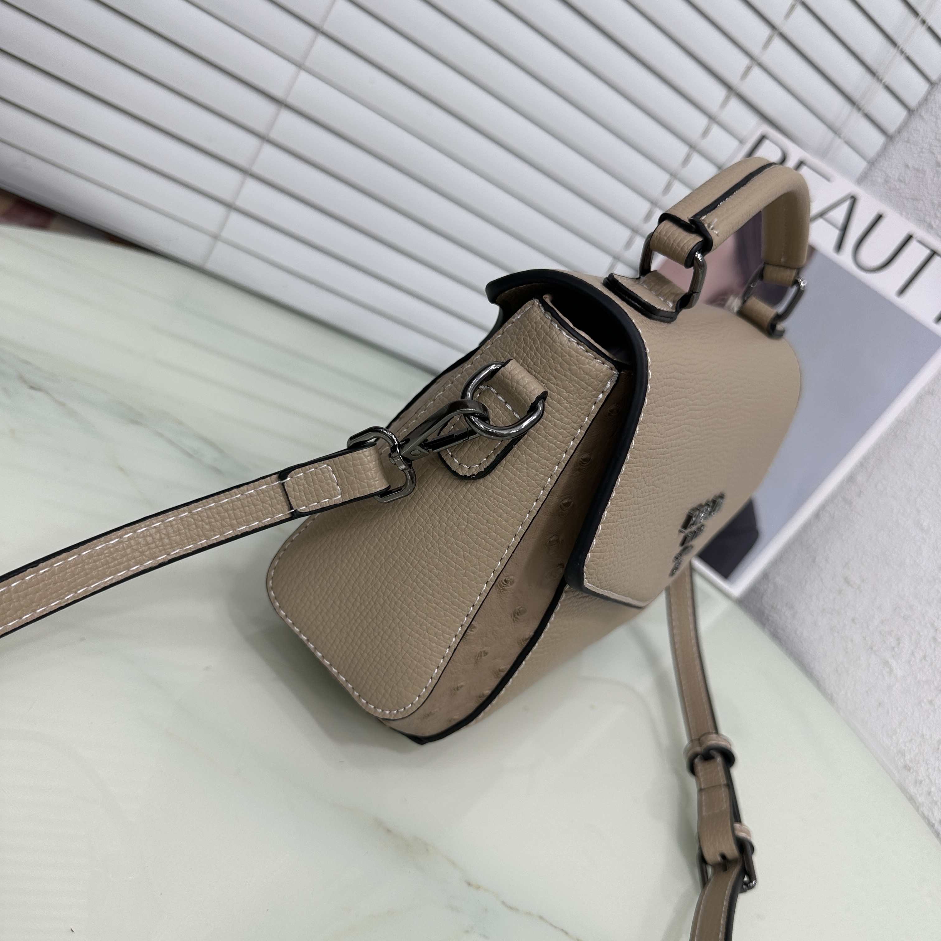 PRADA 41.47$     CODE 404-7576-R gallery