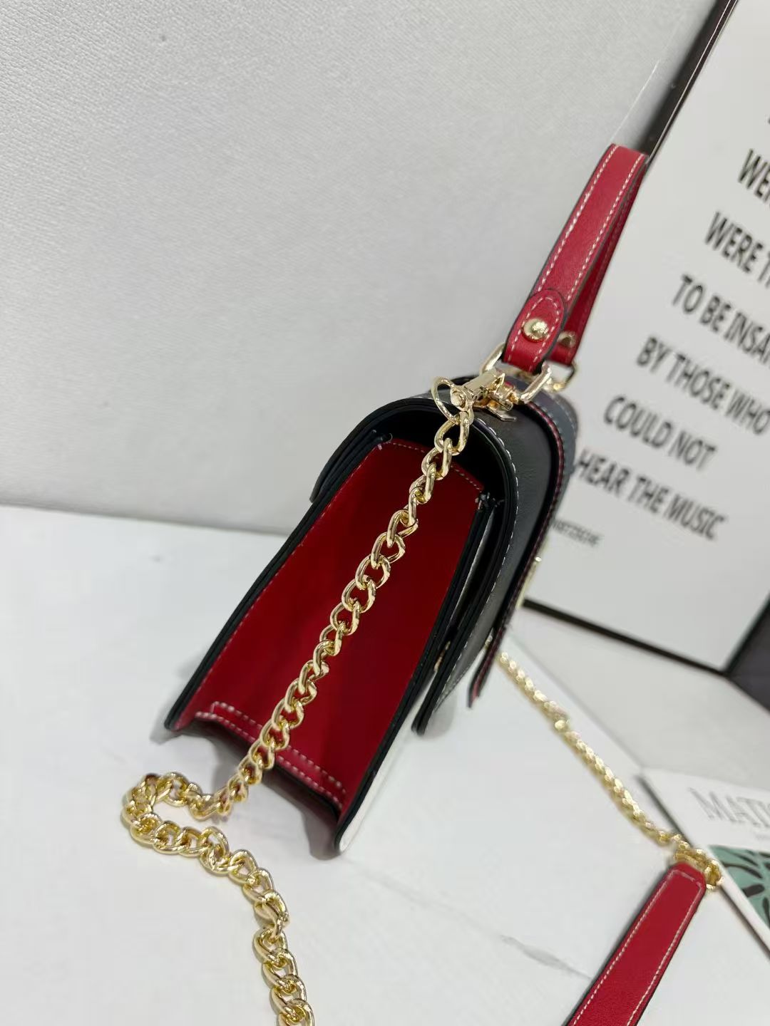 TOMMY 38.3$   CODE 404-7580-R gallery