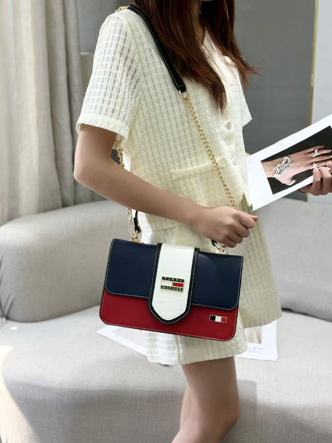 TOMMY 38.3$   CODE 404-7580-R gallery