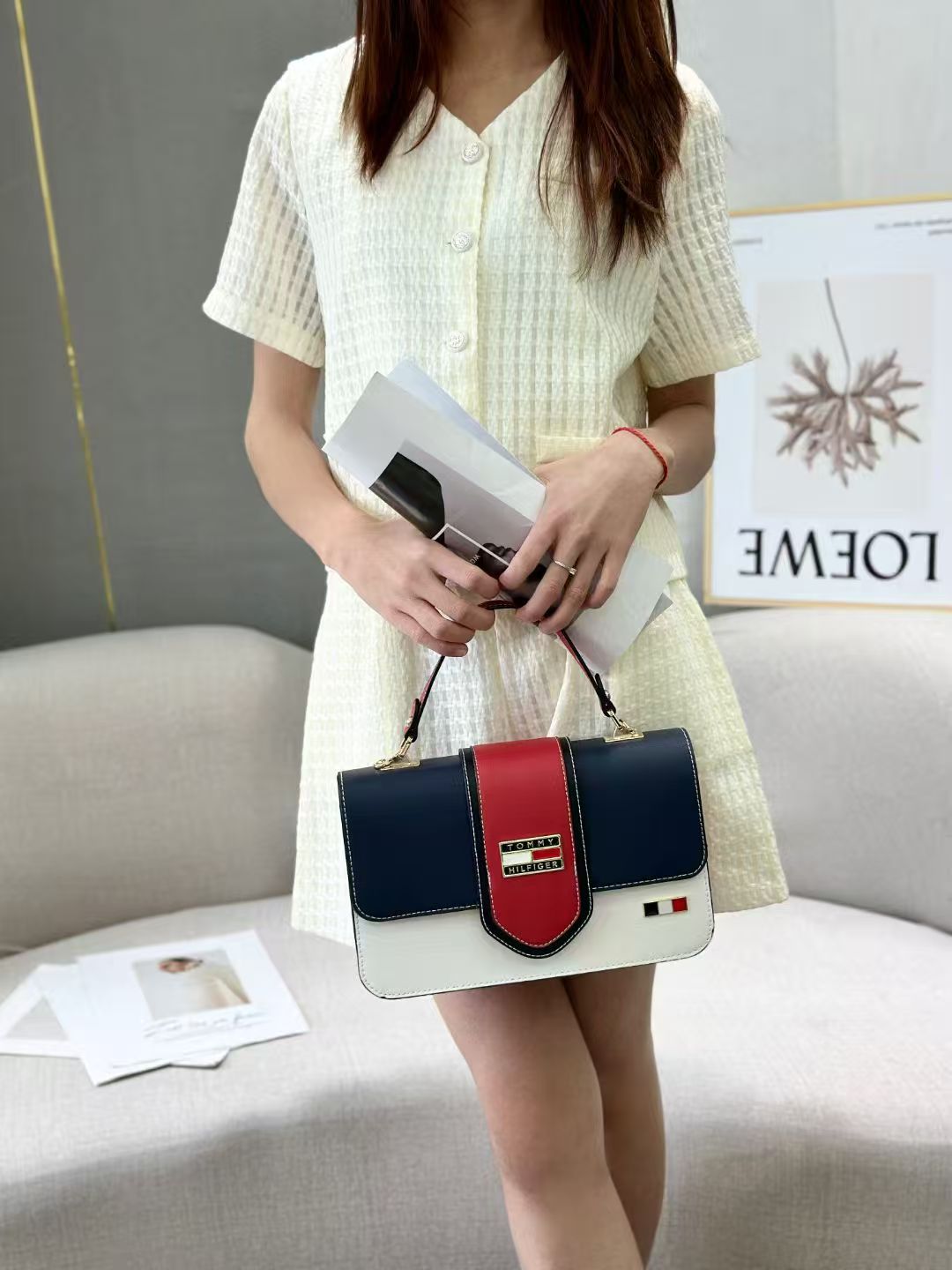 TOMMY 38.3$   CODE 404-7580-R gallery