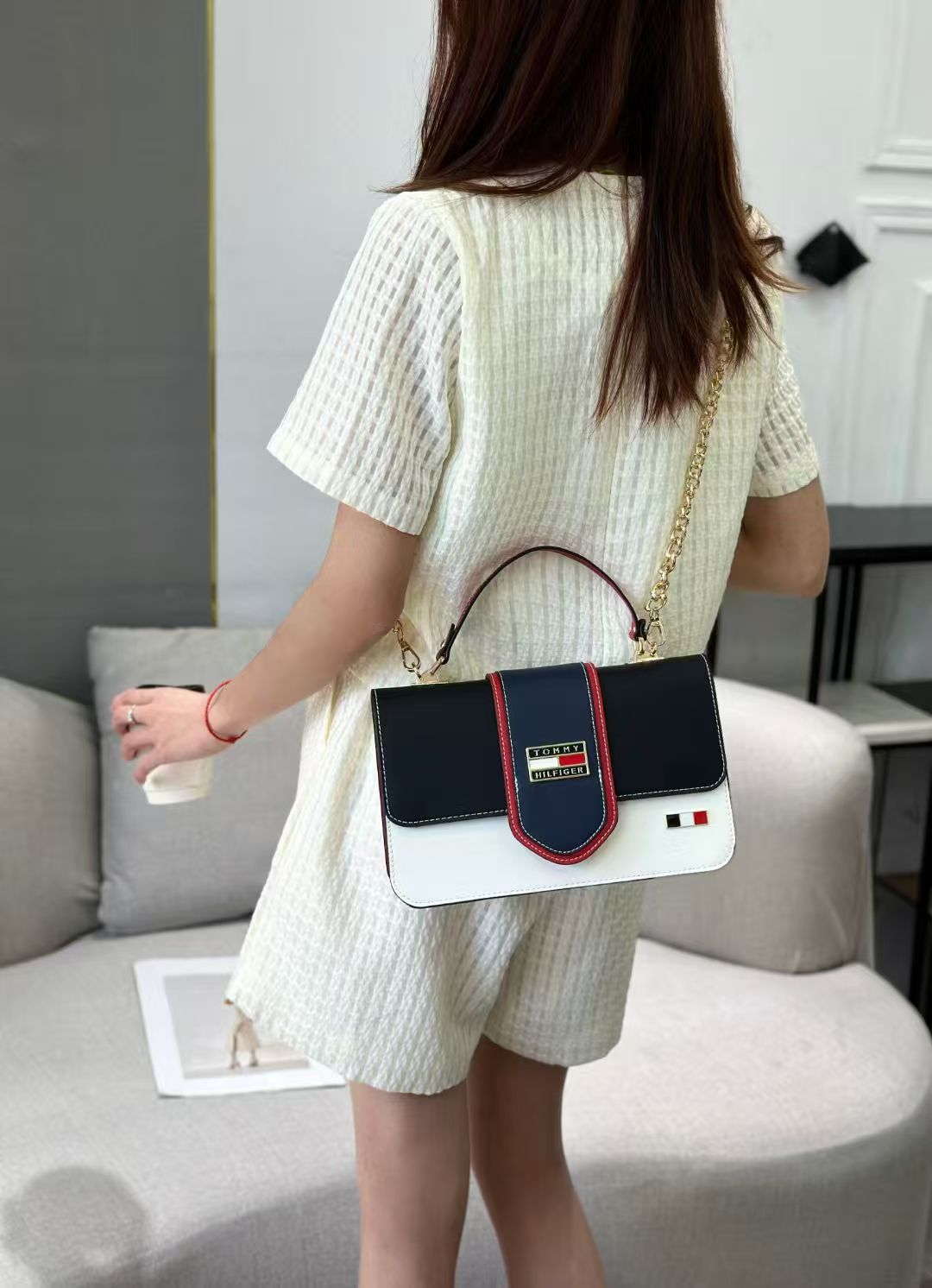 TOMMY 38.3$   CODE 404-7580-R gallery