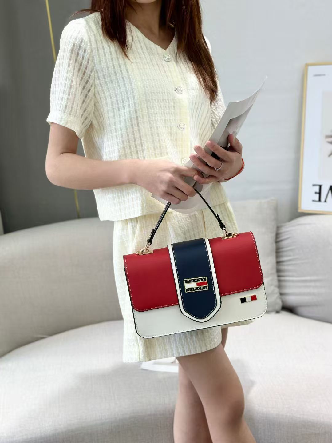 TOMMY 38.3$   CODE 404-7580-R gallery