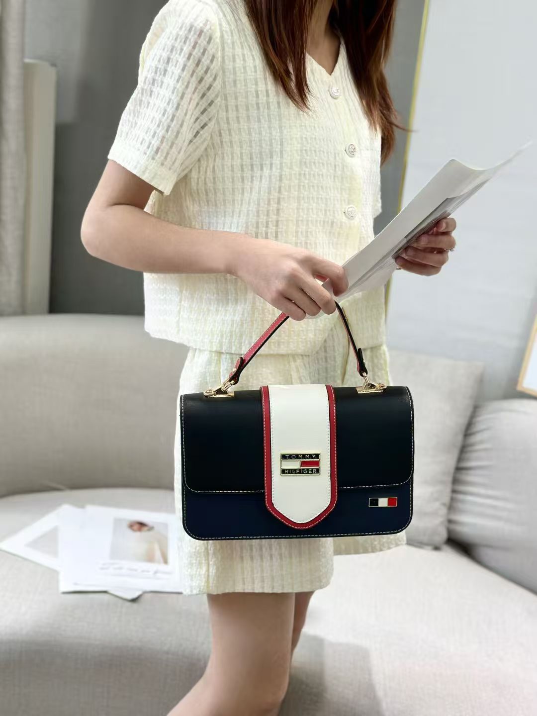 TOMMY 38.3$   CODE 404-7580-R gallery