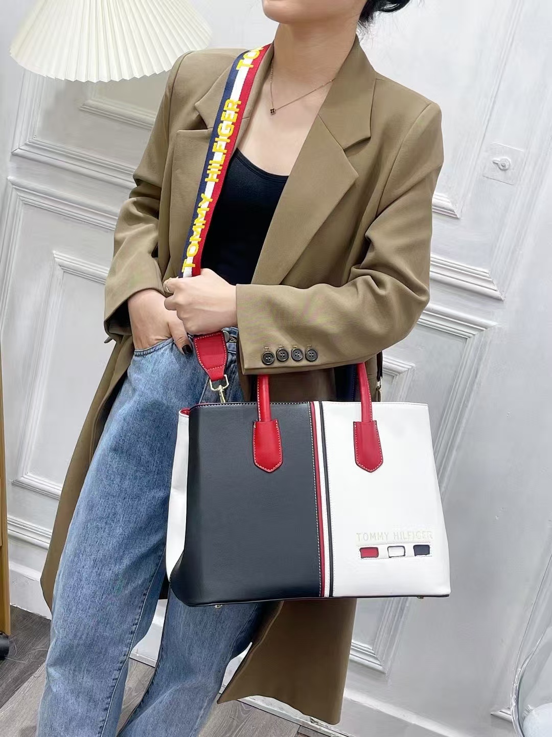 TOMMY 39.89$   CODE 404-7582-R gallery