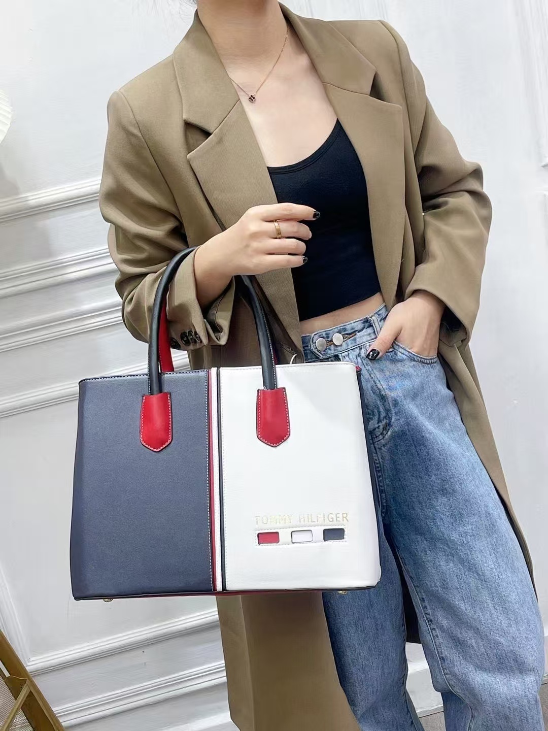 TOMMY 39.89$   CODE 404-7582-R gallery