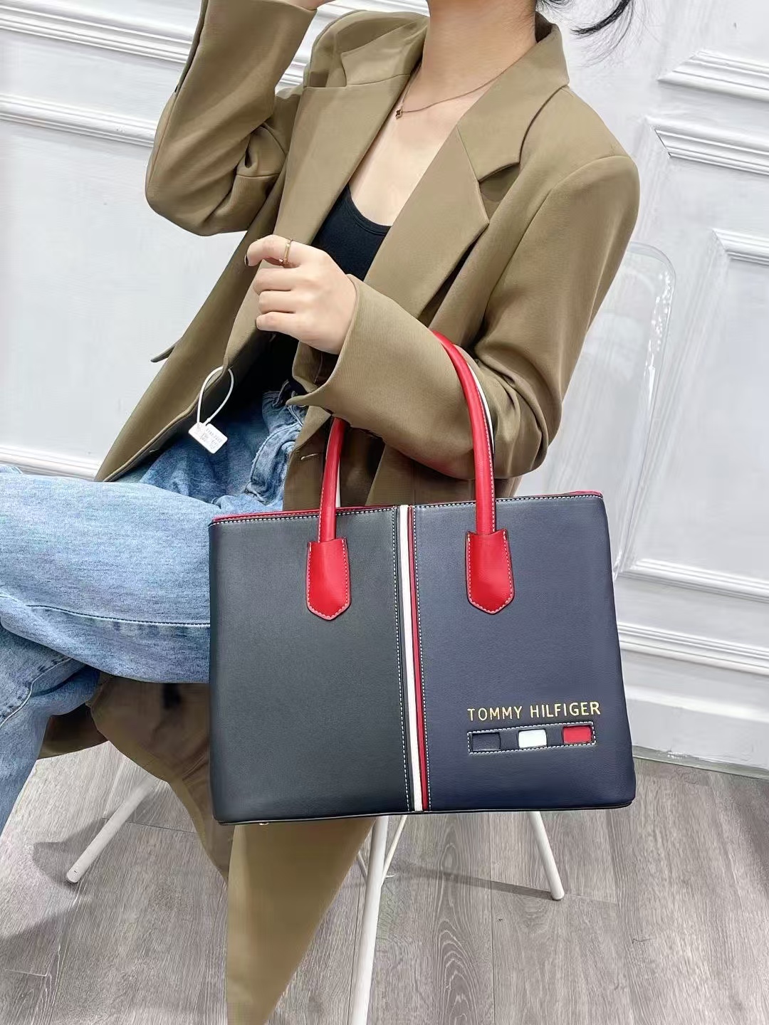 TOMMY 39.89$   CODE 404-7582-R gallery