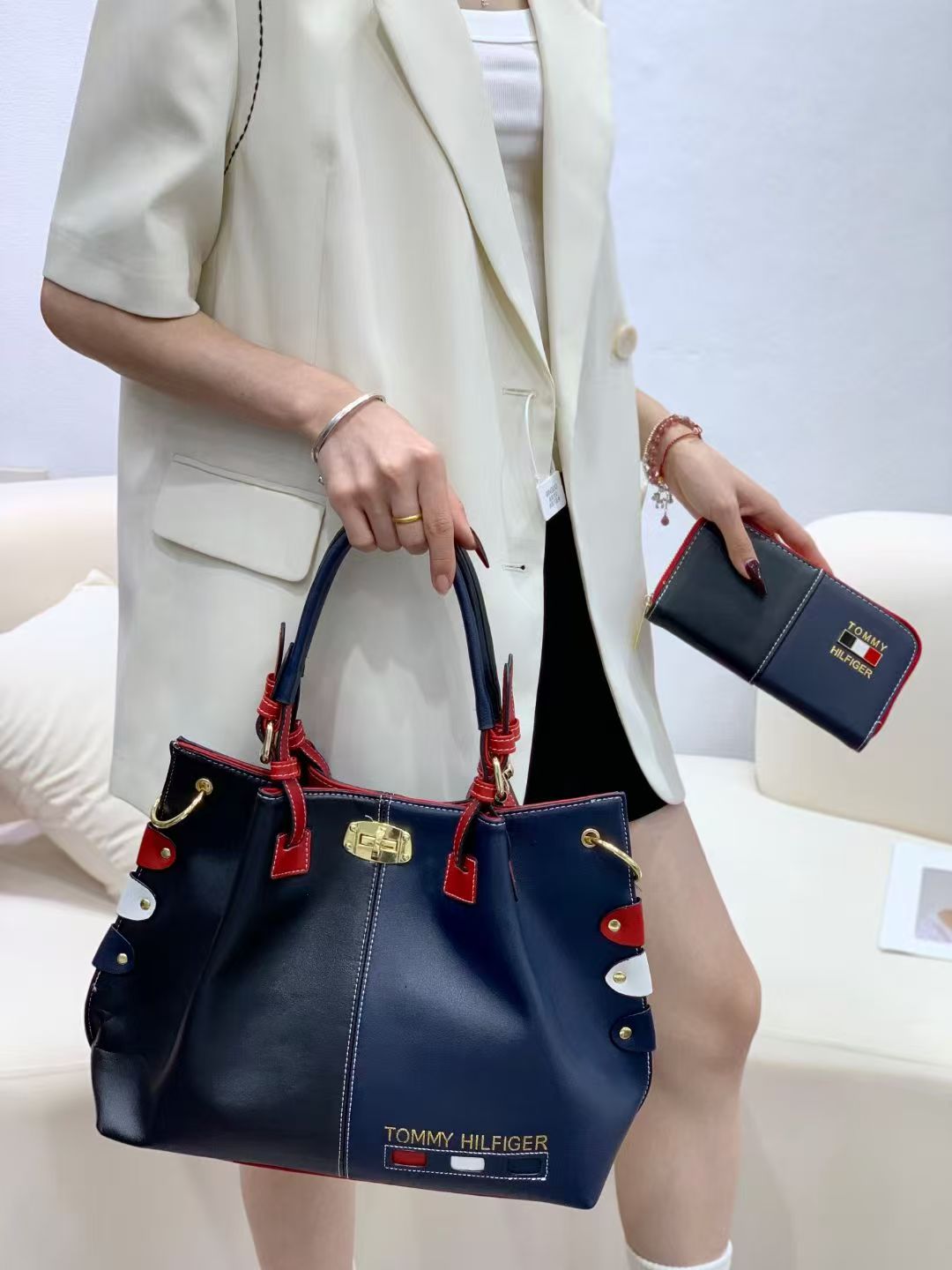 TOMMY 39.89$ CODE 404-7583-R gallery