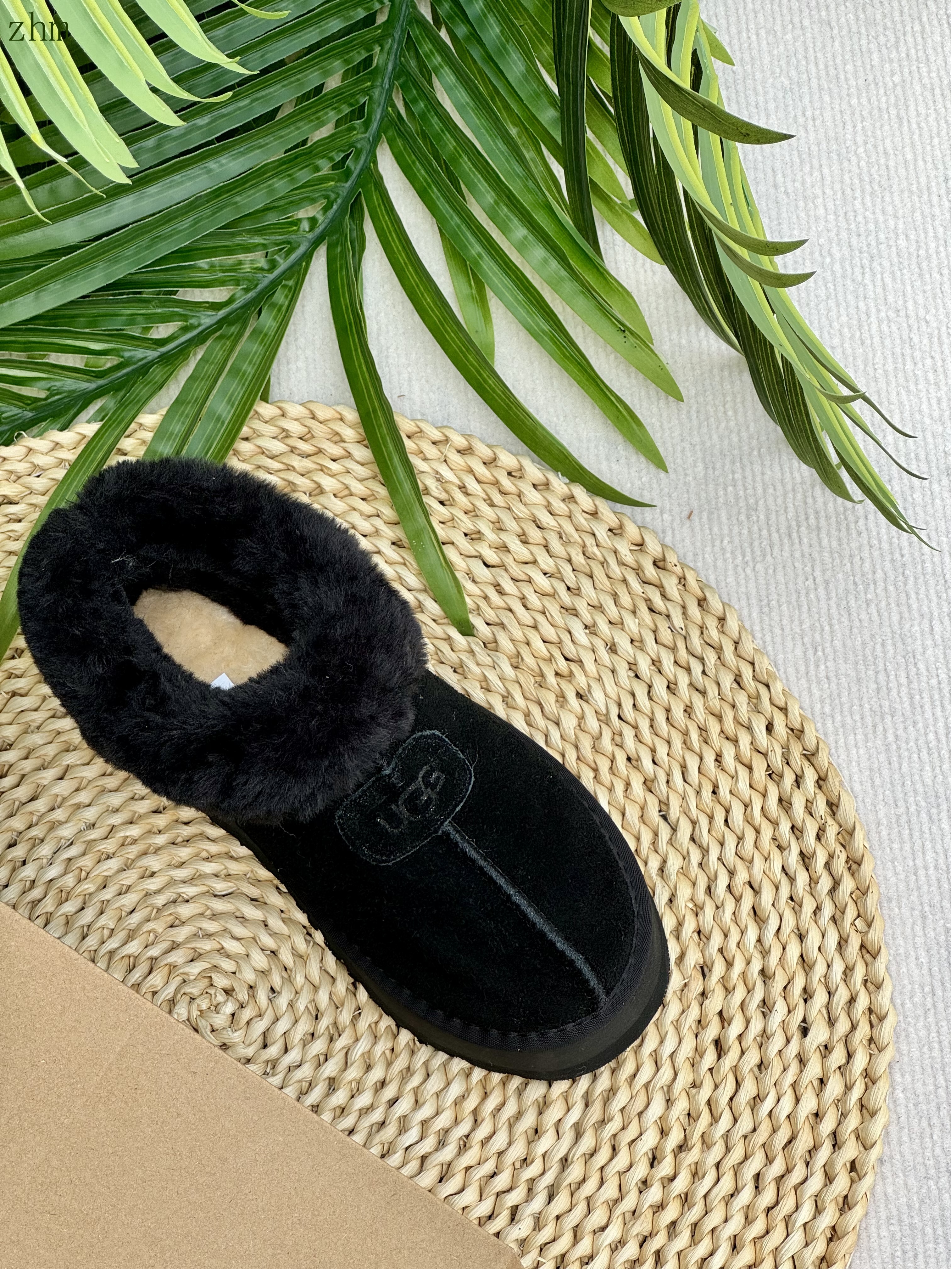 UGG 43.22$  code 279-6790-R gallery