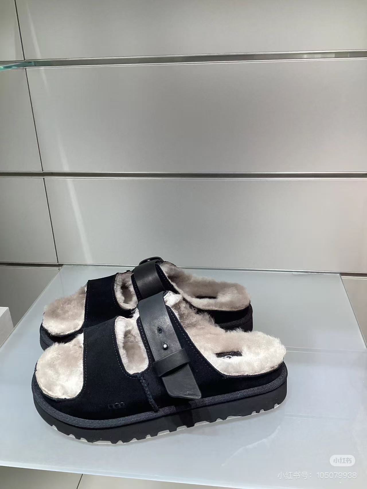 UGG 90.46$    code 525-7473-R gallery